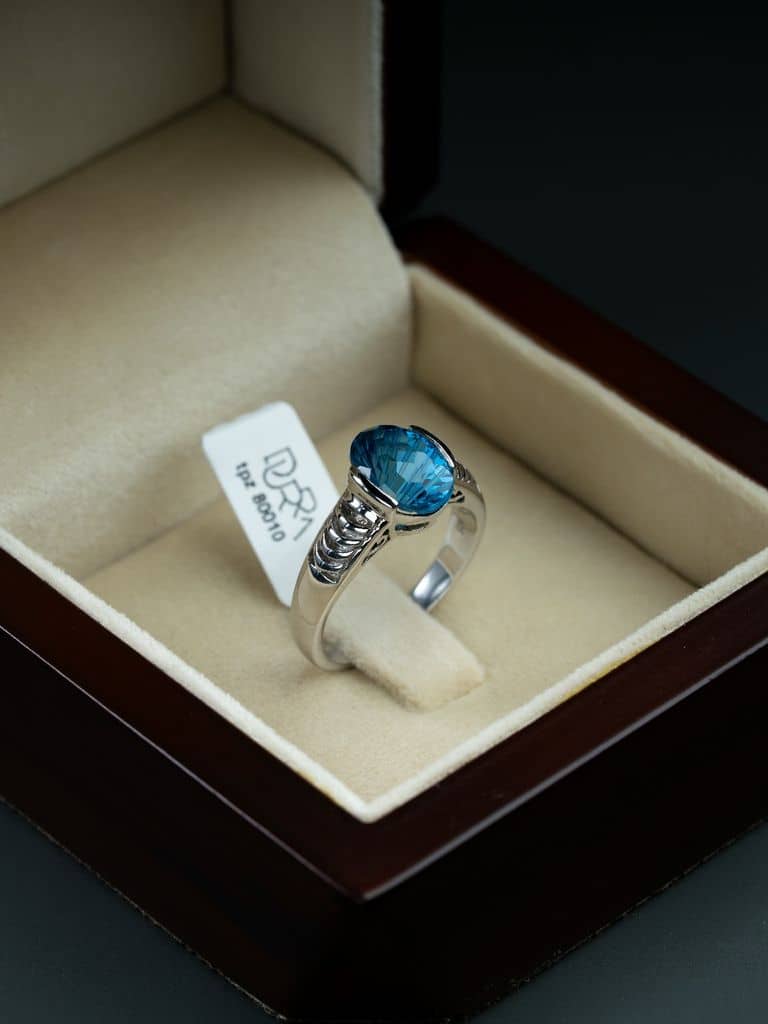 خاتم فضة صياغة يدوية بحجر التوباز السويسري  - alternate view