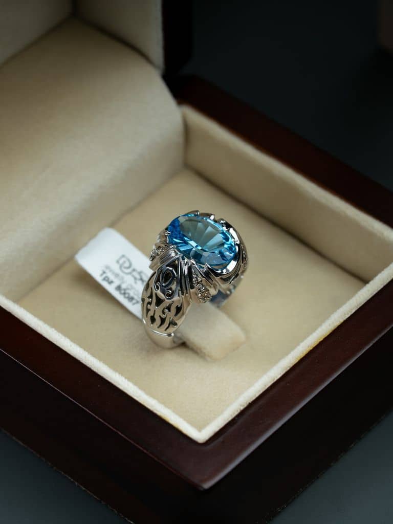 خاتم فضة صياغة يدوية بحجر التوباز اللندني - alternate view