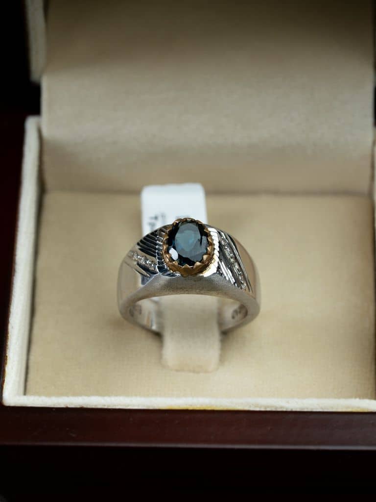 خاتم فضة رجالي صياغة يدوية بحجر التوباز اللندني الملكي - alternate view