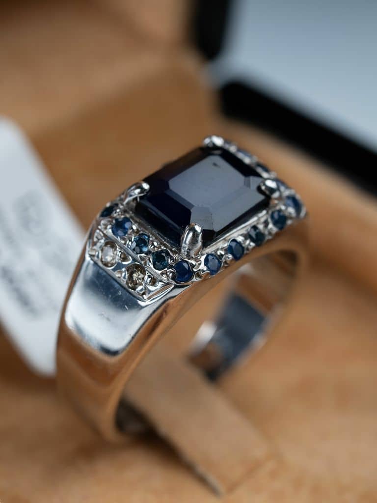 خاتم زفير افريقي صياغة يدوية مع ترصيع الماس - alternate view