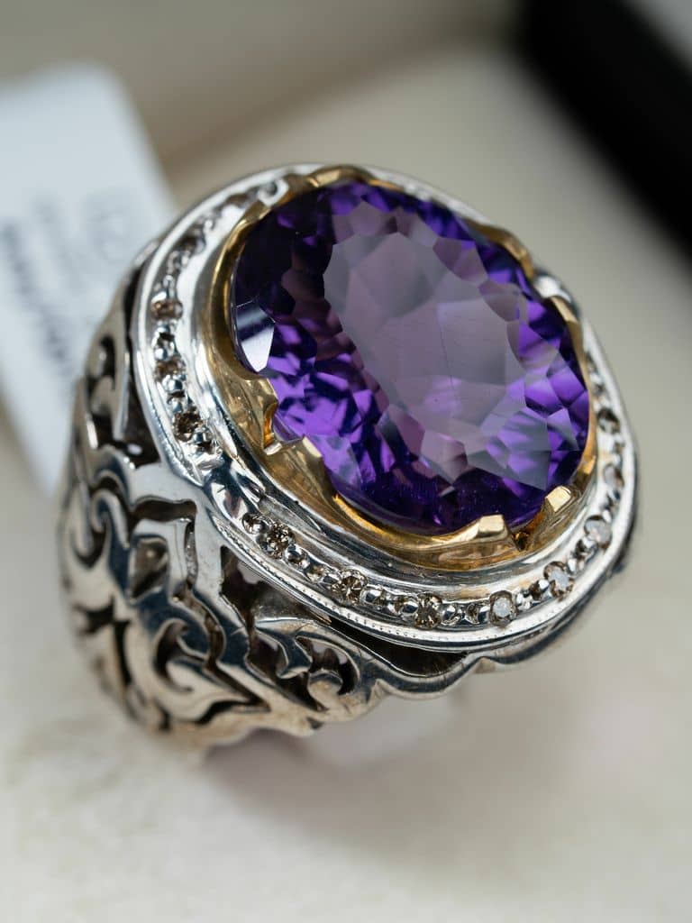 خاتم فاخر من الفضة بصياغة يدوية مع حجر الجمشت وترصيع الالماس بحرفية - alternate view