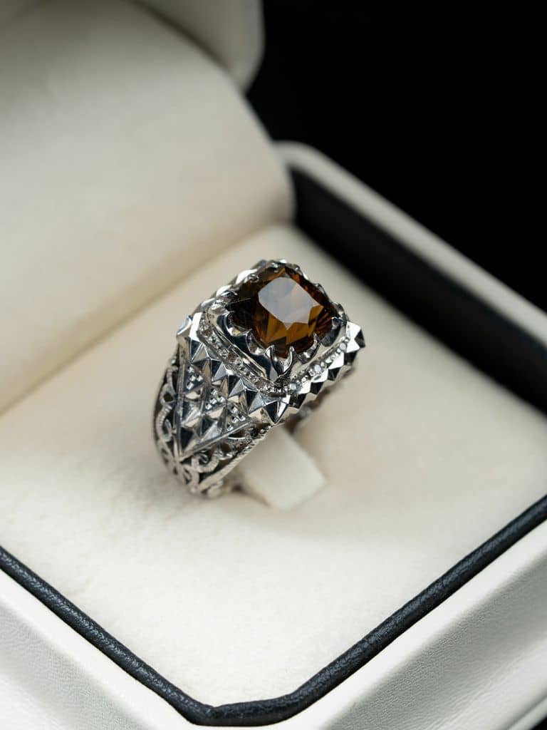 خاتم فضة ملكي مصاغ يدوي بحجر السترين مع ترصيع الماس - alternate view