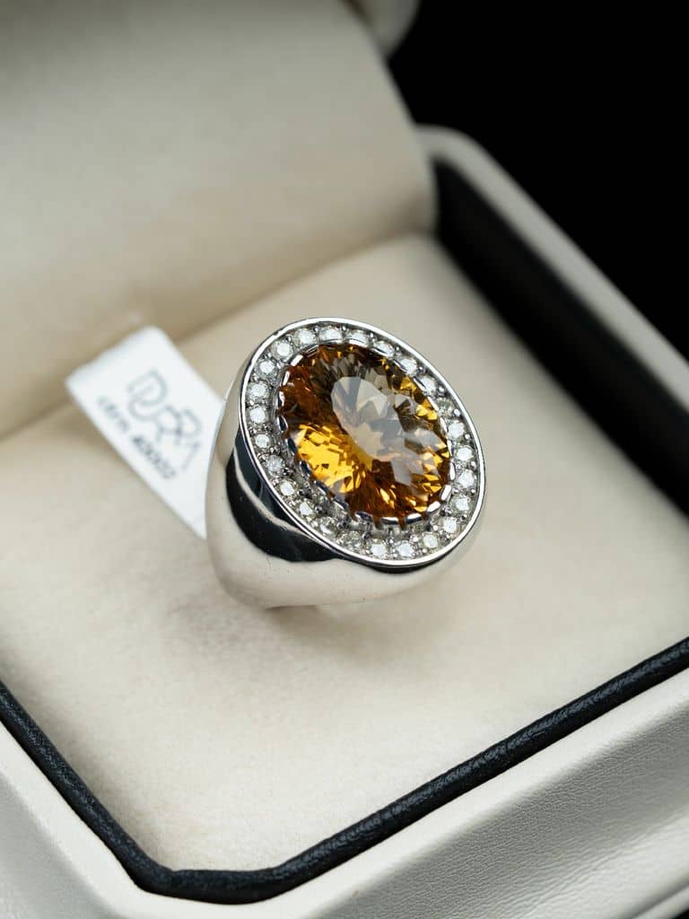 خاتم مميز بحجر السترين وترصيع الماس - alternate view