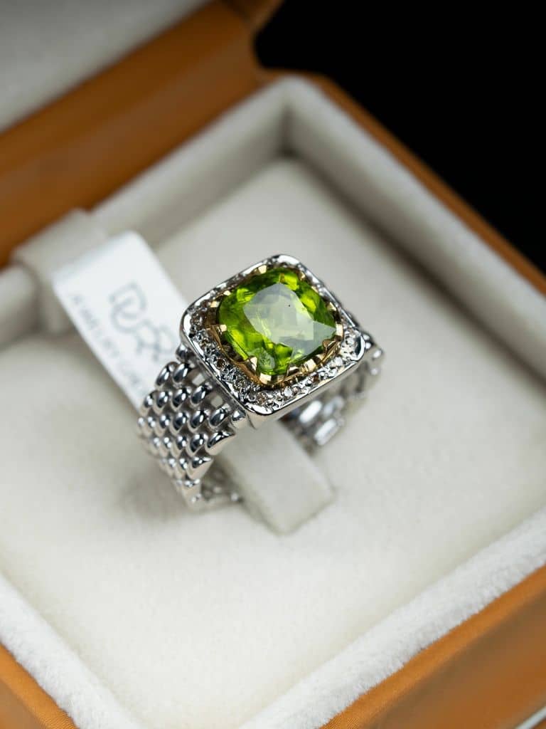 خاتم مميز رولكس صياغة يدوية بحجر الزبرجد مع ترصيع الماس - alternate view