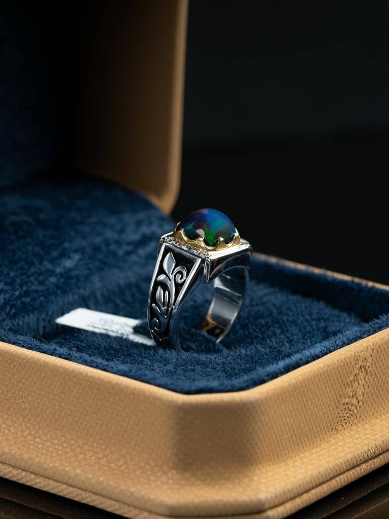 خاتم فضة بحجر الأوبال مع ترصيع الماس - alternate view