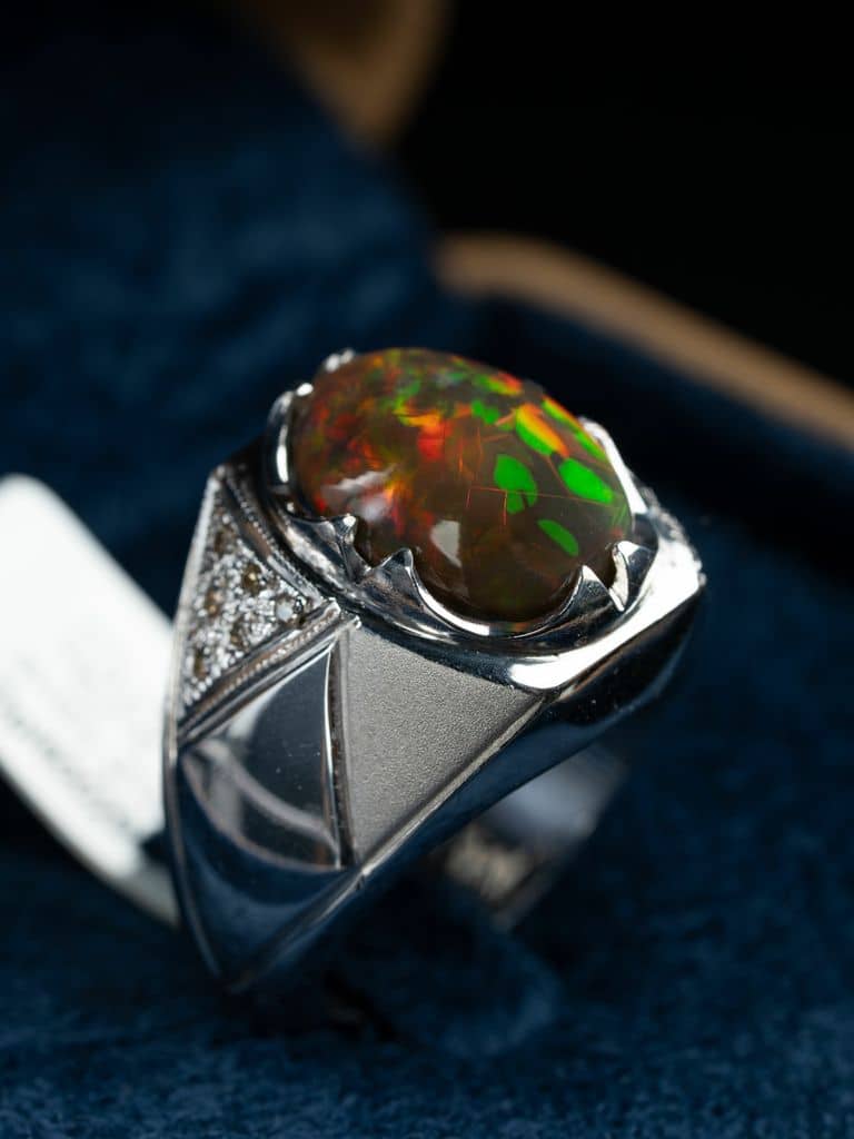 خاتم فضة رجالي بحجر أوبال الاثيوبي مع ترصيع الماس - alternate view