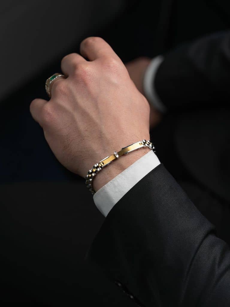 أساور رجالية