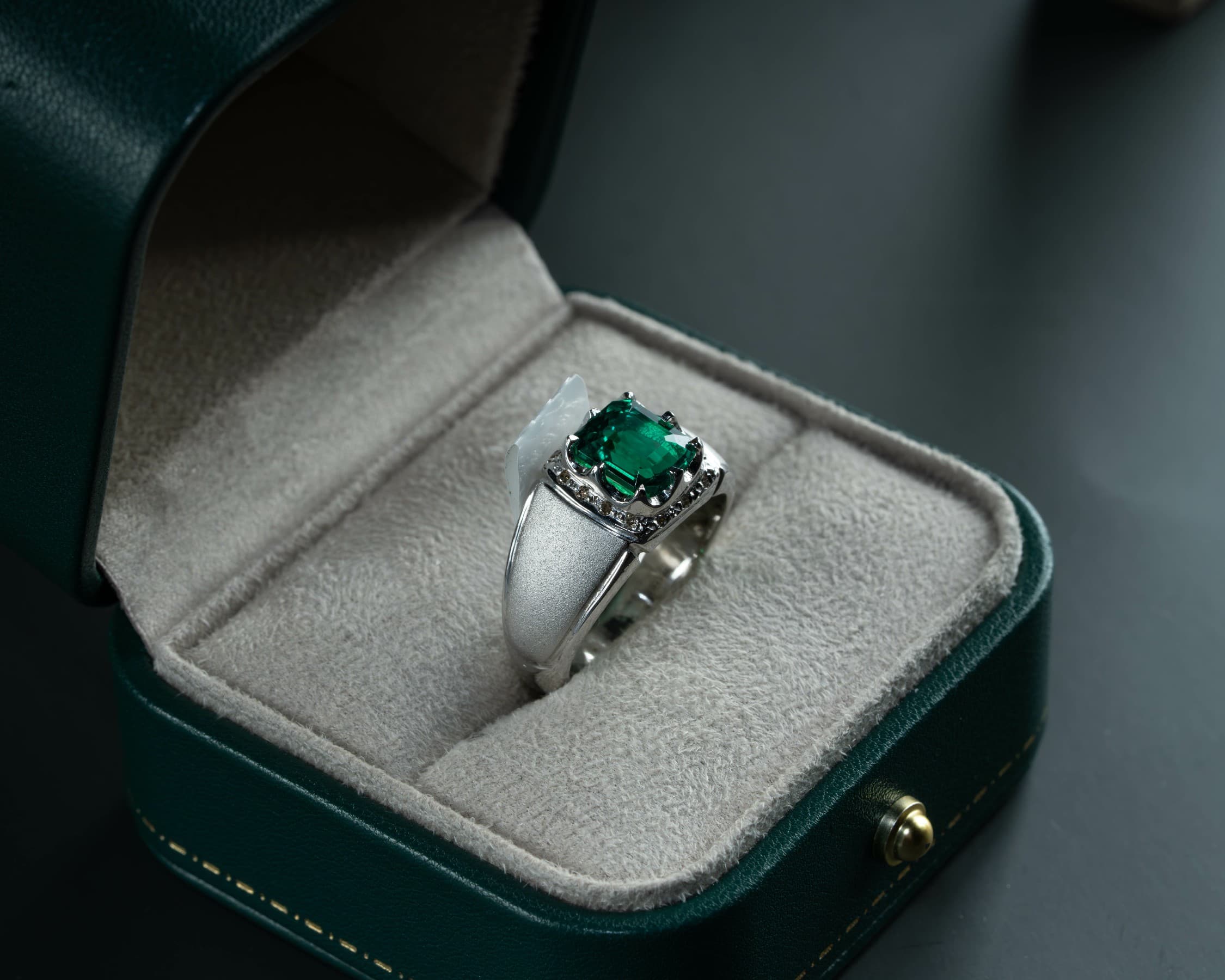 خاتم فضة متوّج بحجر البايرون مع ترصيع الماس - تشكيلة الرجال, خواتم رجالية, بايرون 