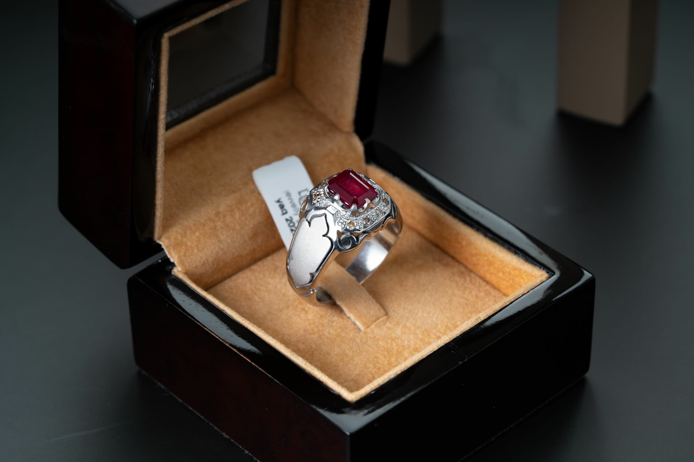 خاتم رجالي فاخر بحجر الياقوت الأحمر مع ترصيع الماس - تشكيلة الرجال, خواتم رجالية, ياقوت