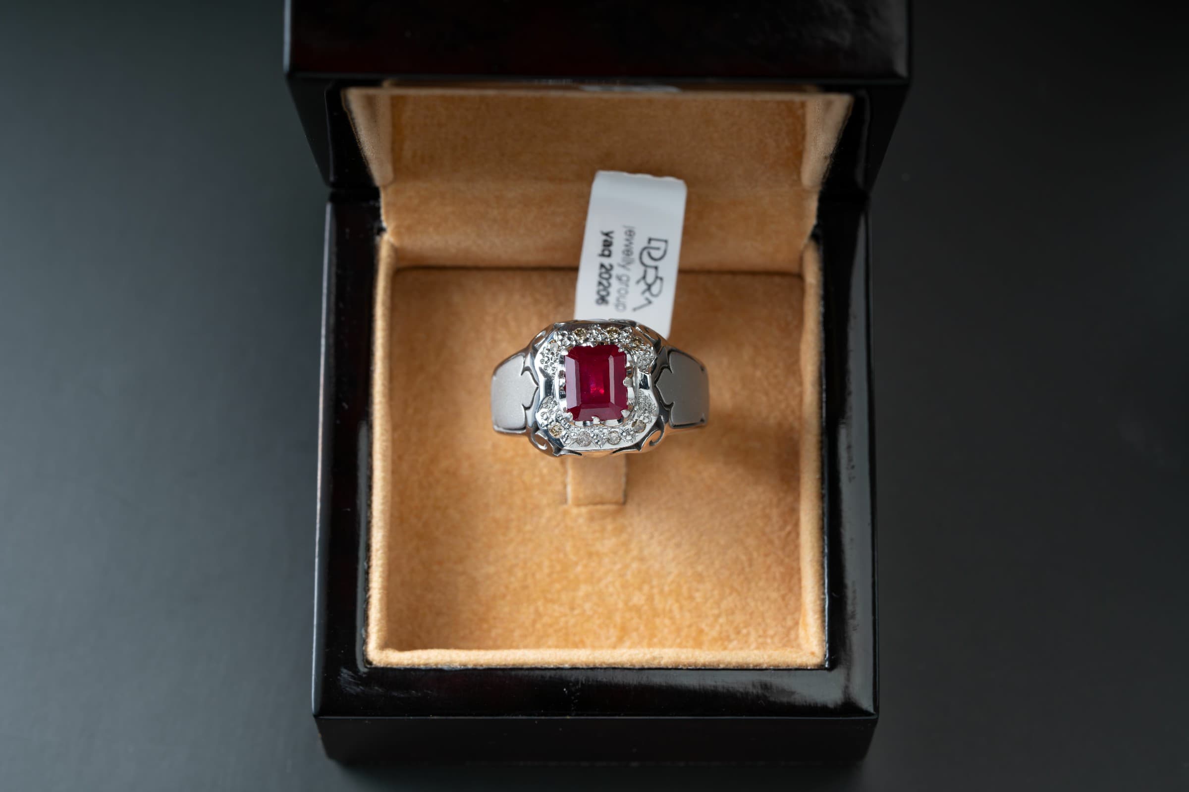 خاتم رجالي فاخر بحجر الياقوت الأحمر مع ترصيع الماس - تشكيلة الرجال, خواتم رجالية, ياقوت