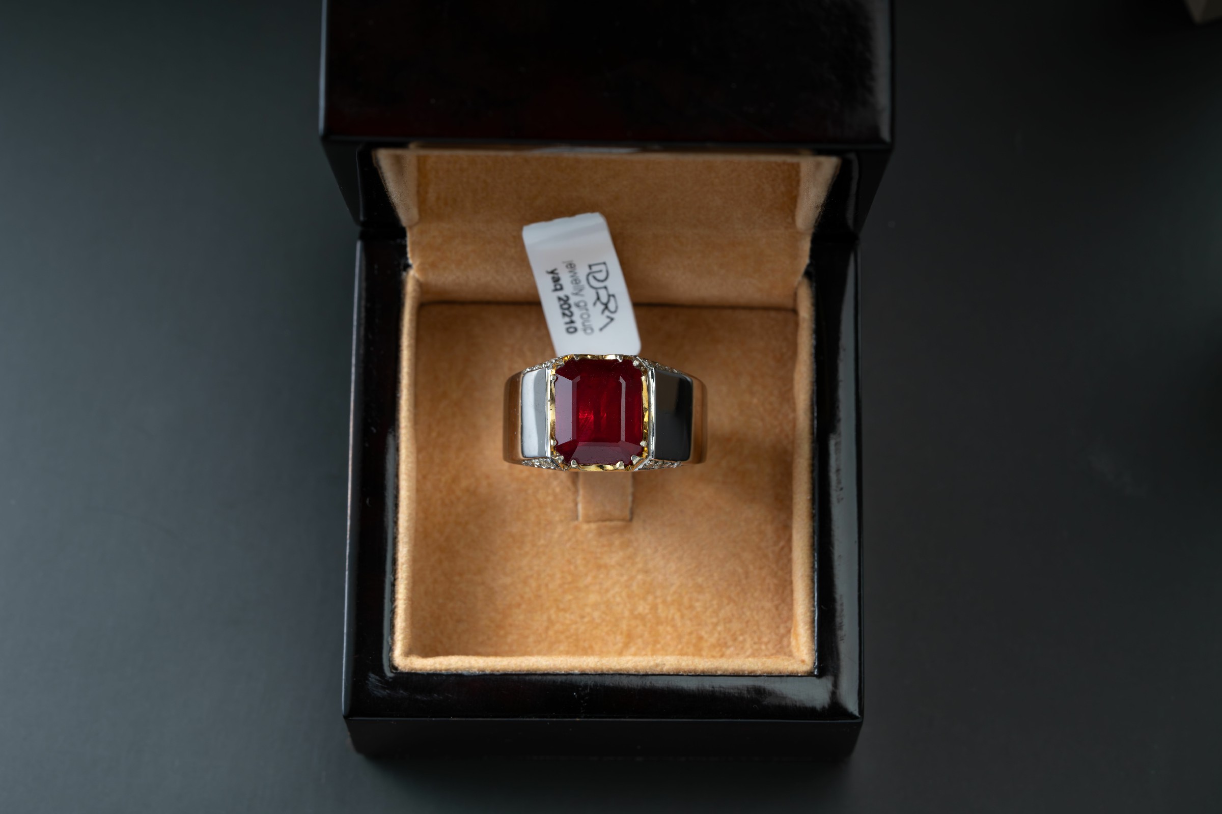 خاتم فضة بحجر ياقوت افريقي أحمر مع ترصيع الماس - تشكيلة الرجال, خواتم رجالية, ياقوت