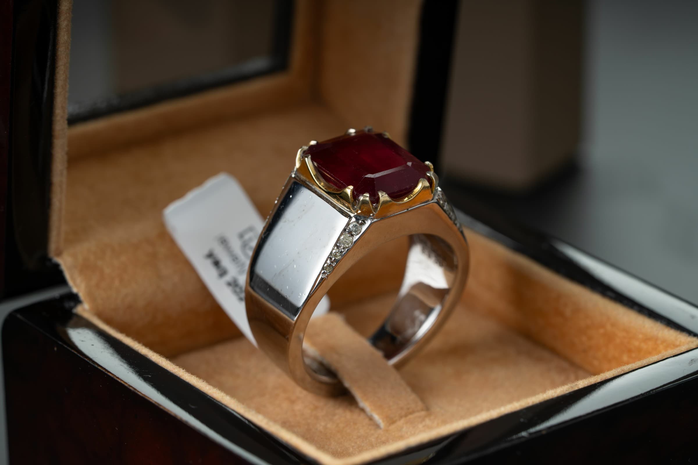 خاتم فضة بحجر ياقوت افريقي أحمر مع ترصيع الماس - تشكيلة الرجال, خواتم رجالية, ياقوت