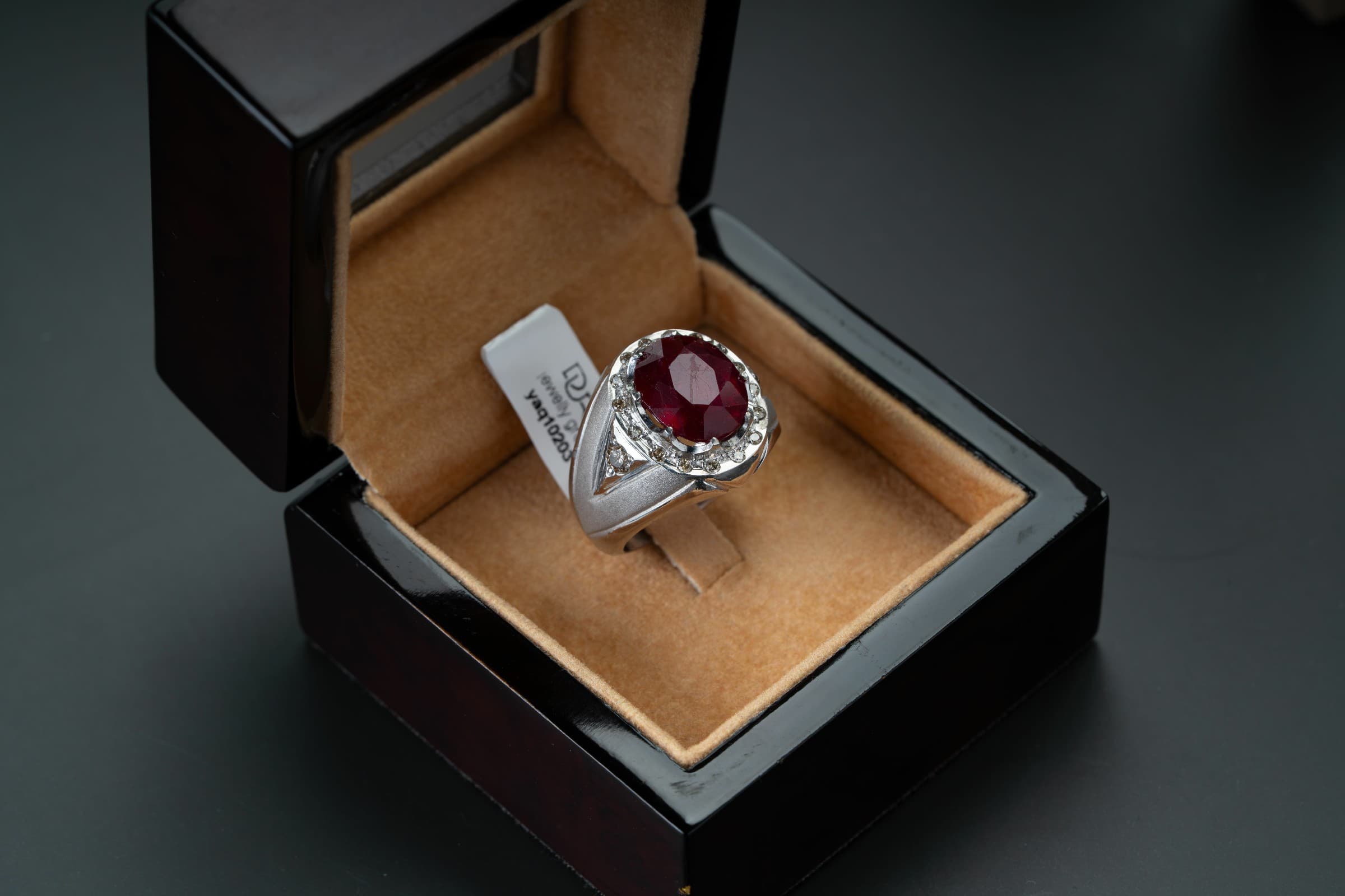 خاتم فخم من الياقوت الافريقي الاحمر مع ترصيع الماس - تشكيلة الرجال, خواتم رجالية, ياقوت