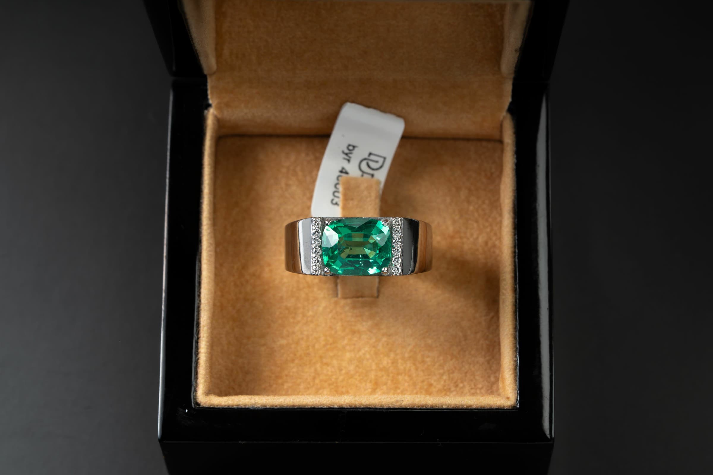 خاتم فضة بحجر البايرون الاخضر مع ترصيع الماس بالجوانب - تشكيلة الرجال, خواتم رجالية, بايرون 