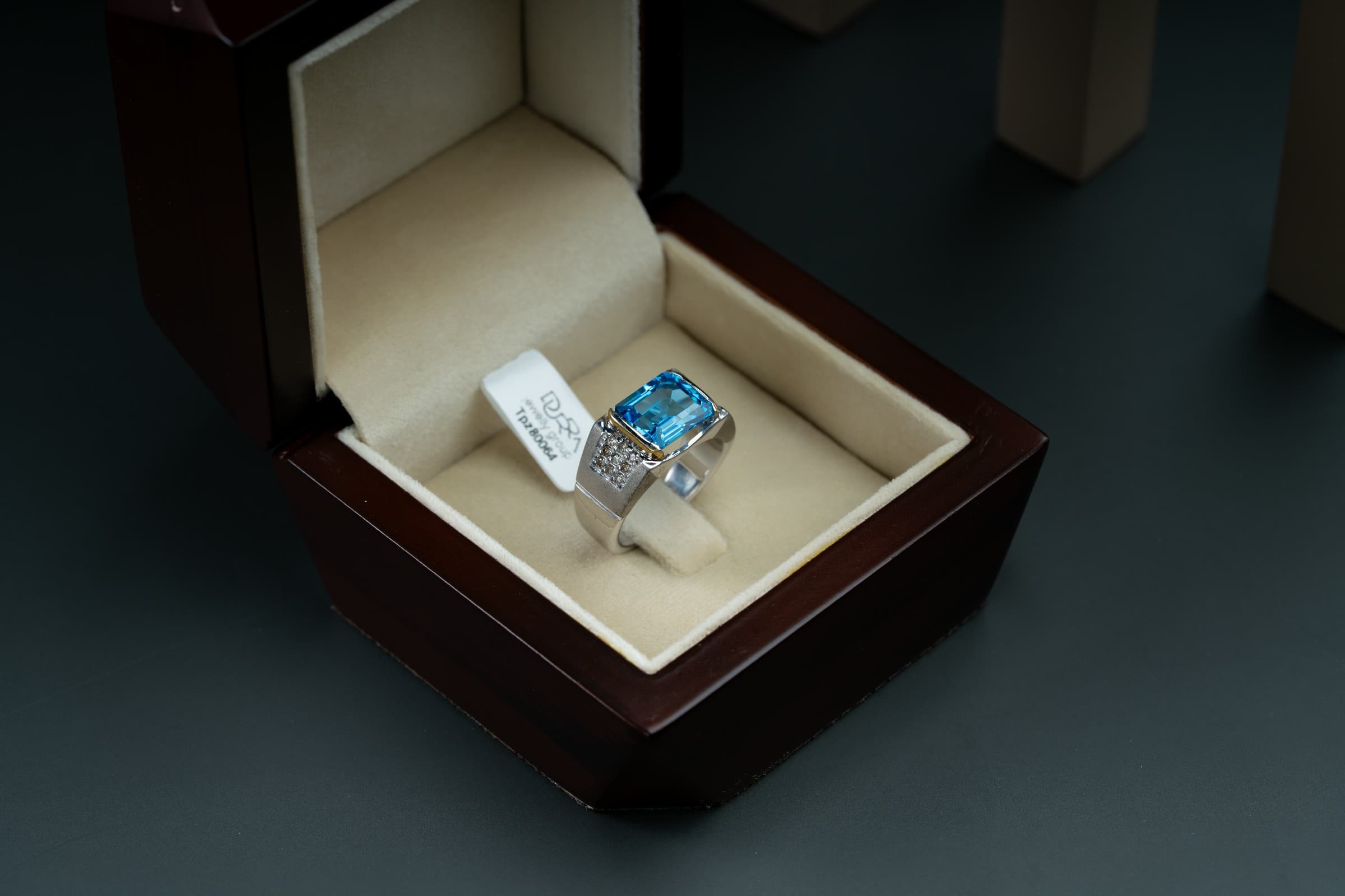 خاتم رجالي بحجر توباز سويسري ملكي - تشكيلة الرجال, توباز