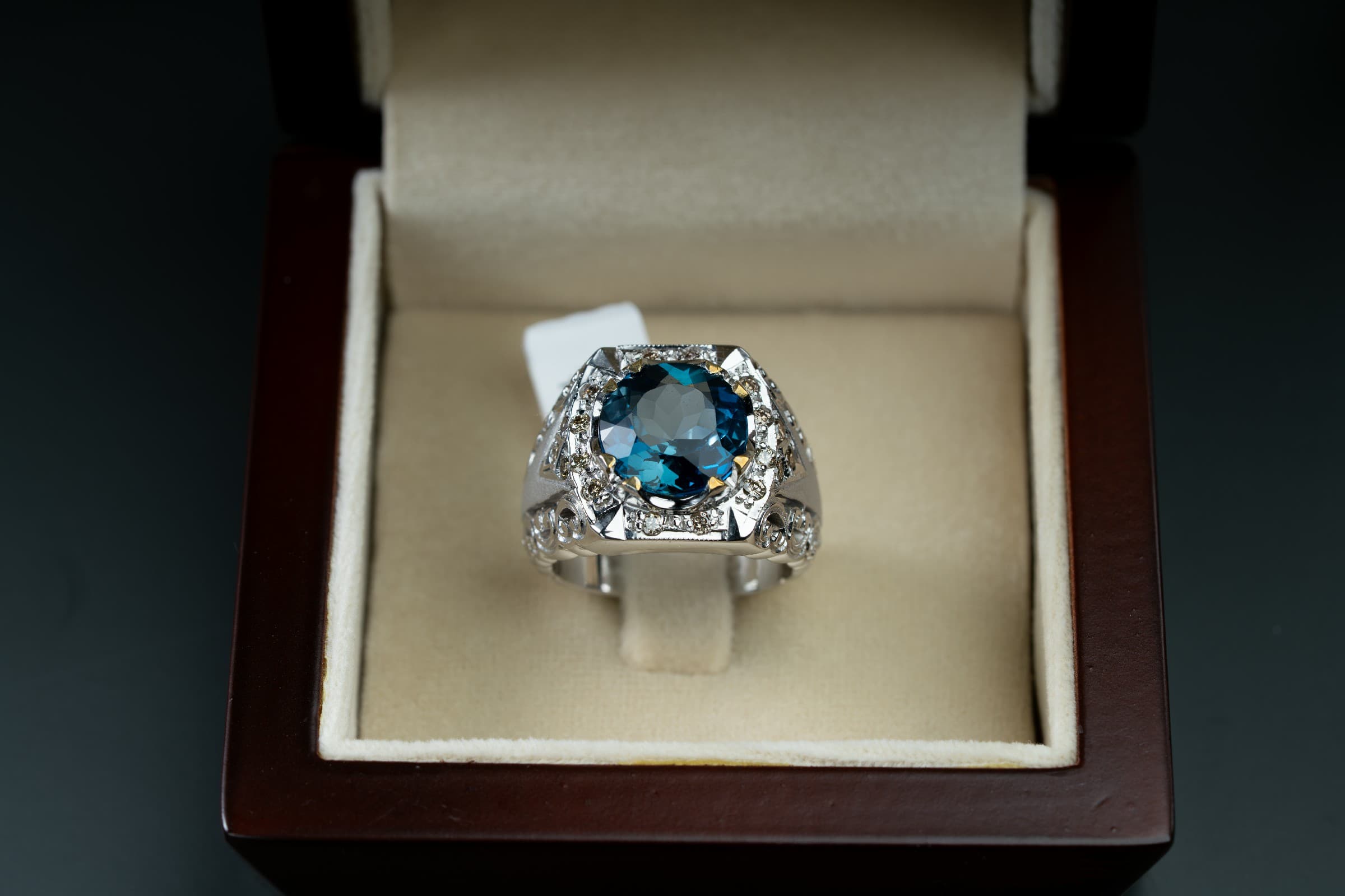 خاتم رجالي فاخر بحجر التوباز مع ترصيع الماس - تشكيلة الرجال, خواتم رجالية, توباز