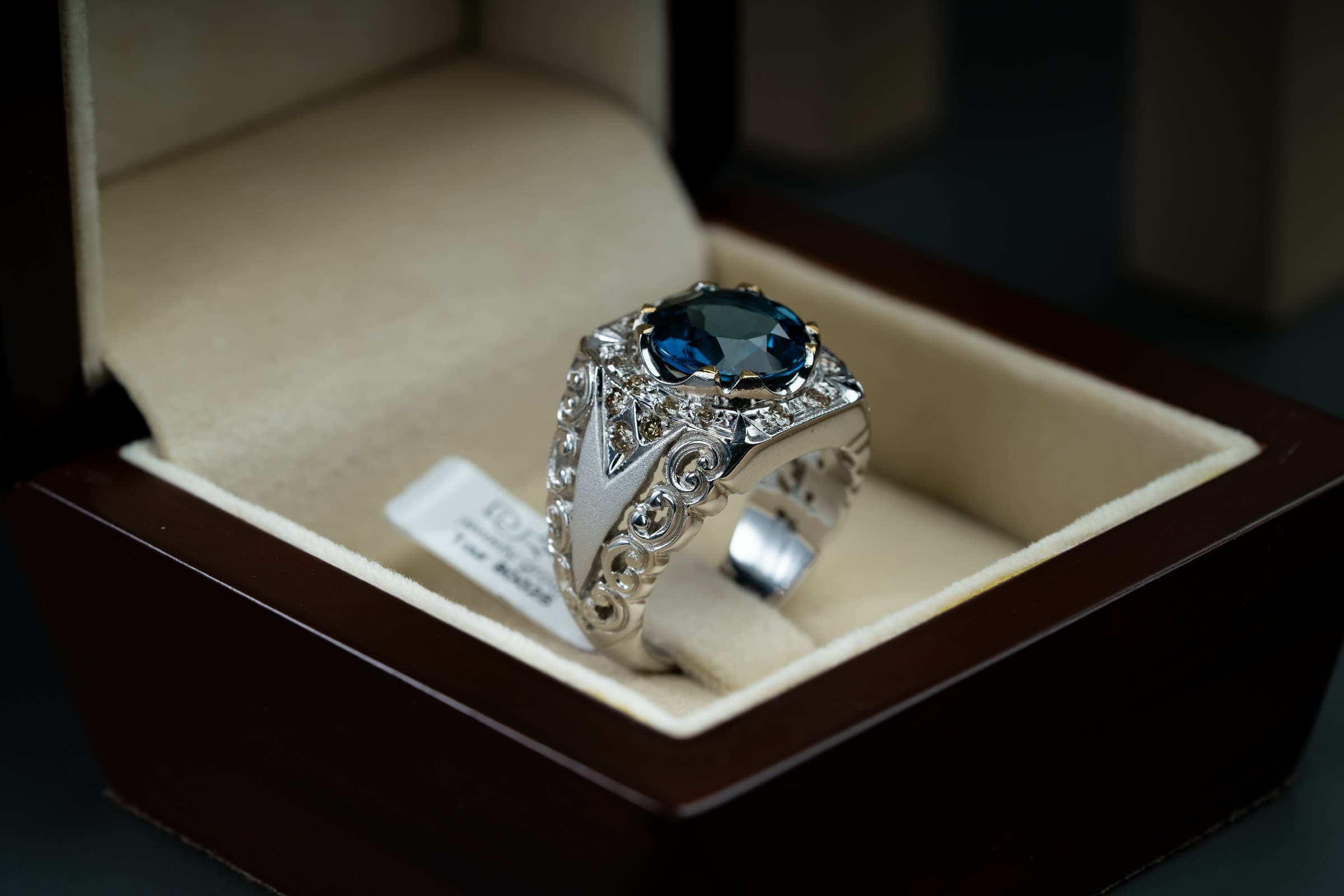 خاتم رجالي فاخر بحجر التوباز مع ترصيع الماس - تشكيلة الرجال, خواتم رجالية, توباز