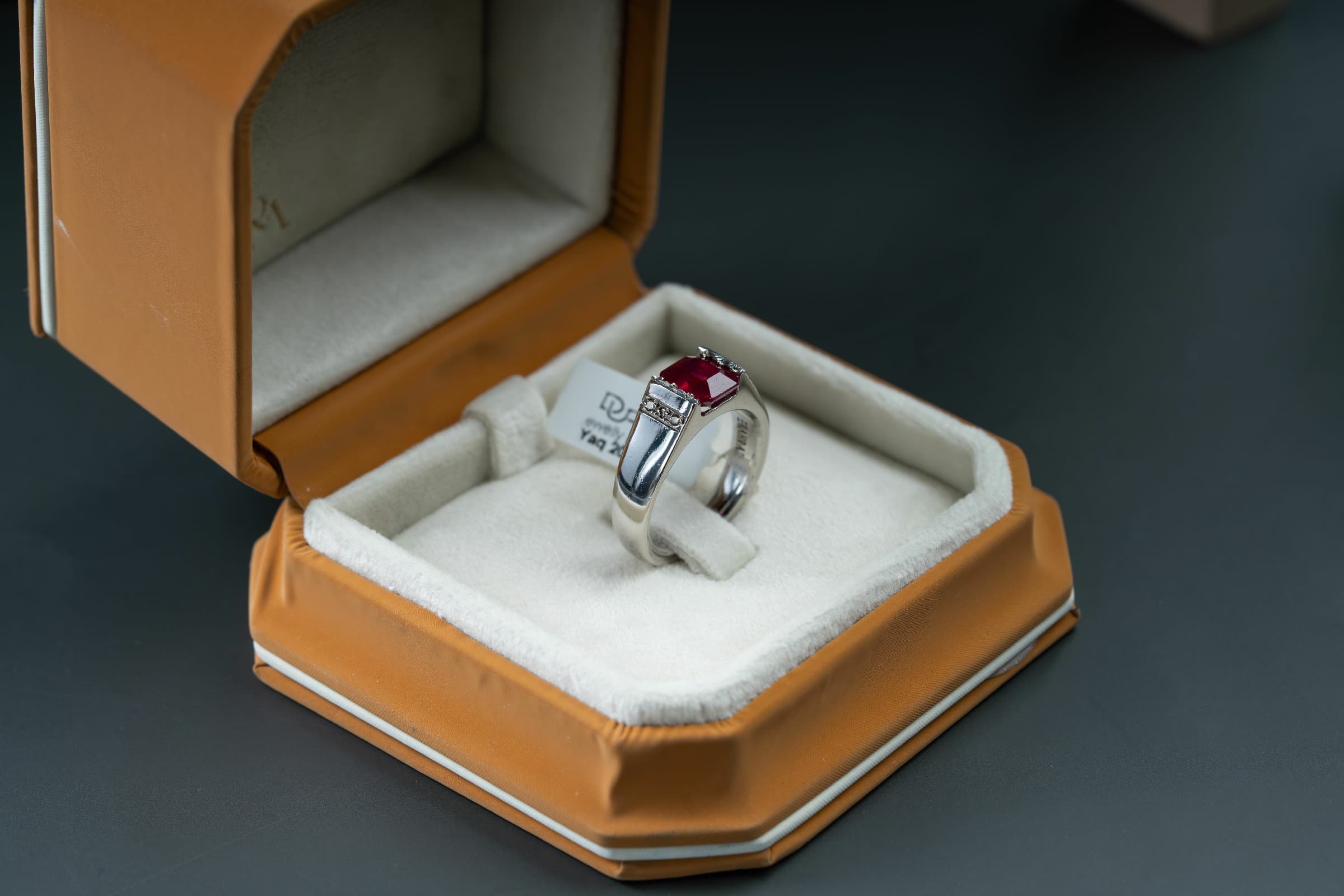 خاتم فضة رجالي صياغة يدوية بحجر الياقوت الافريقي مع ترصيع الماس - تشكيلة الرجال, خواتم رجالية, ياقوت