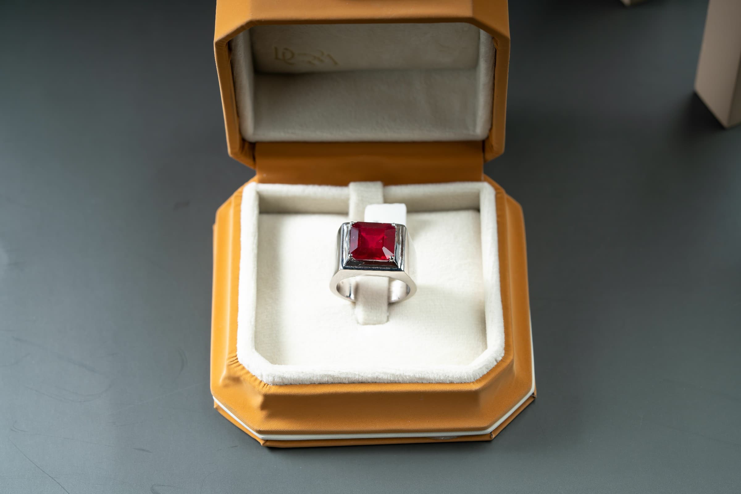 خاتم فضة رجالي صياغة يدوية مع حجر الياقوت الافريقي - تشكيلة الرجال, خواتم رجالية, ياقوت