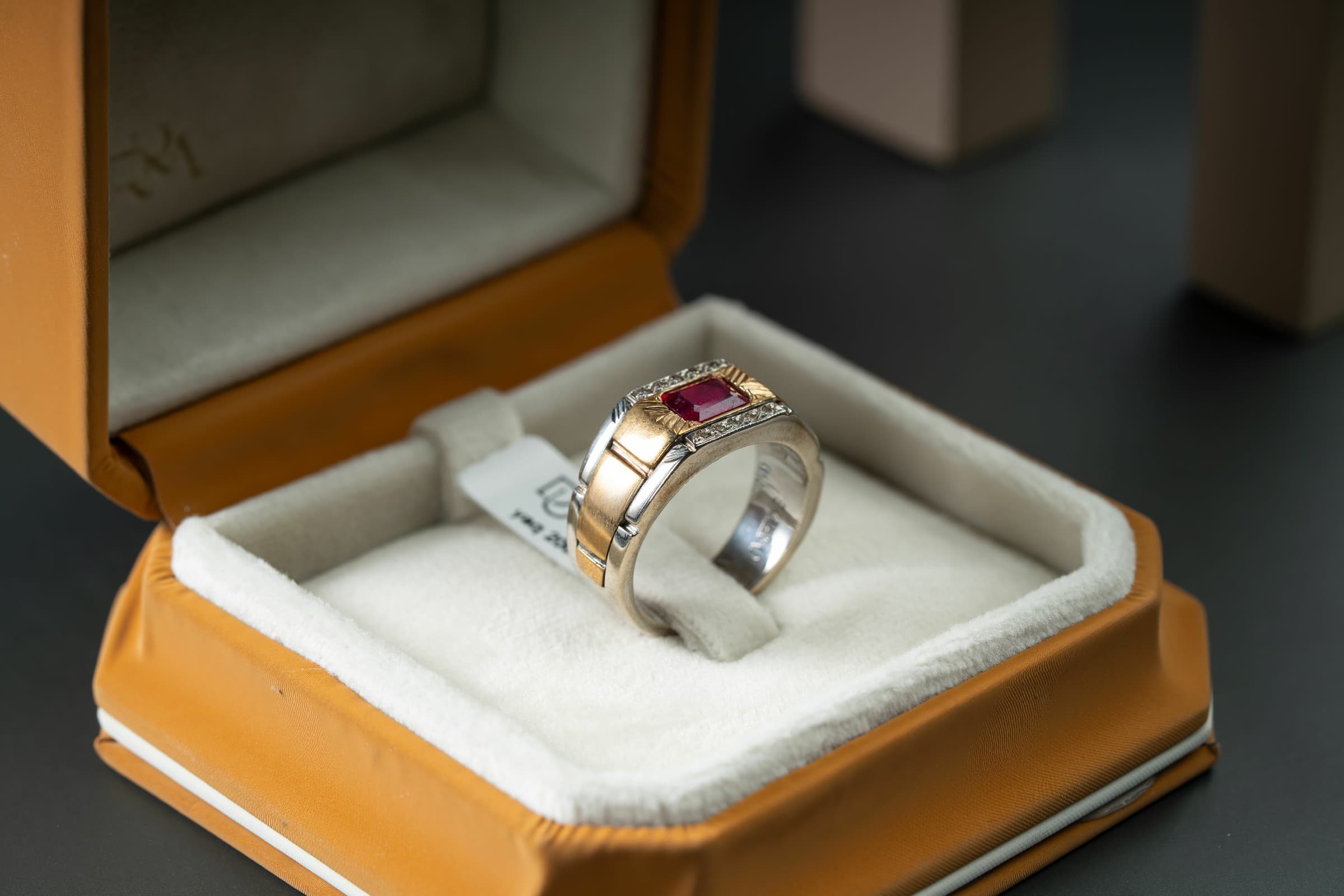 خاتم مزيج بين الفضة والبرنج الذهبي مع حجر الياقوت الافريقي  - تشكيلة الرجال, خواتم رجالية, ياقوت