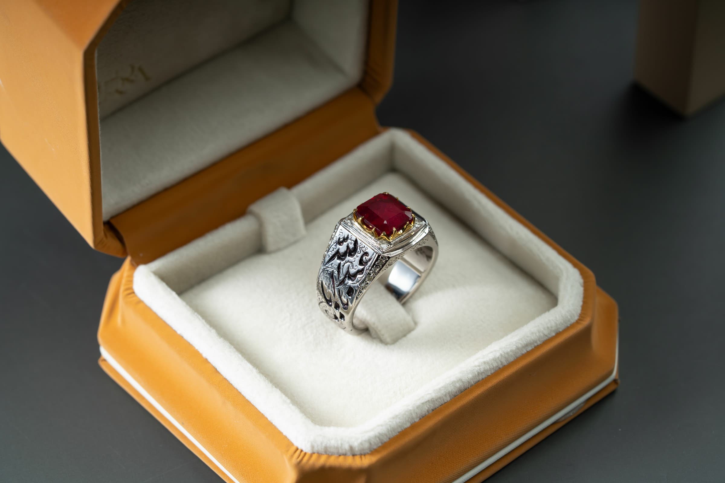 خاتم فضة بطابع روحاني منقوش يدوي مع حجر الياقوت الافريقي - تشكيلة الرجال, خواتم رجالية, ياقوت