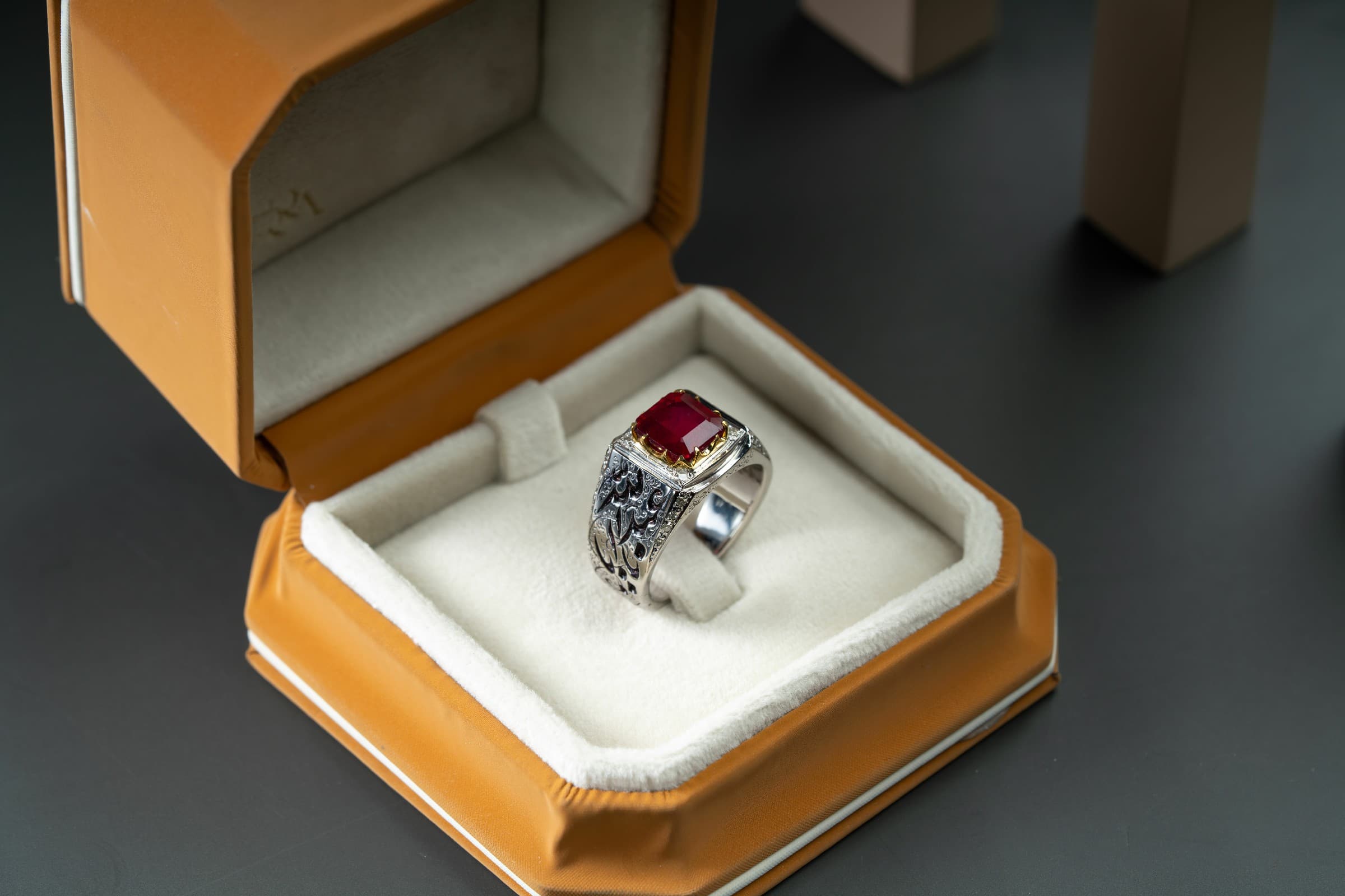 خاتم فضة بطابع روحاني منقوش يدوي مع حجر الياقوت الافريقي - تشكيلة الرجال, خواتم رجالية, ياقوت