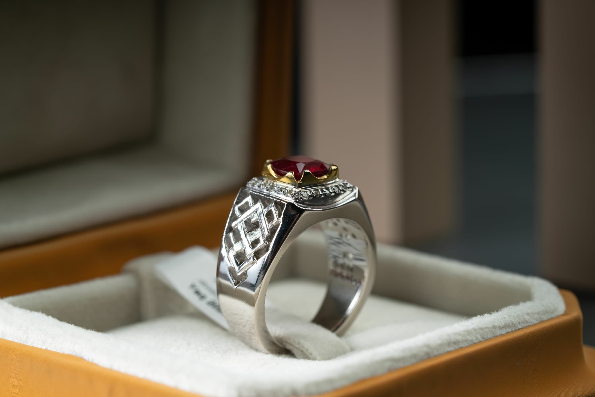 خاتم رجالي ملكي بحجر ياقوت افريقي أحمر  - تشكيلة الرجال, خواتم رجالية, ياقوت