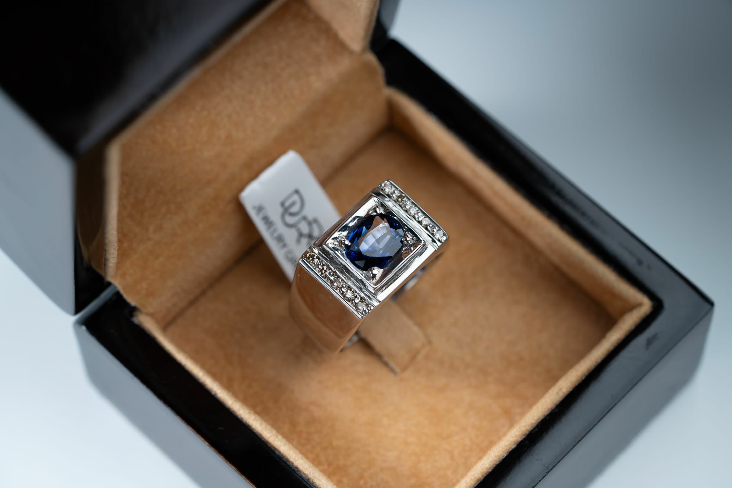 قطعة مميزة بحجر الزفير السيرلانكي مع ترصيع الماس وصياغة يدوية - تشكيلة الرجال, خواتم رجالية, زفير 