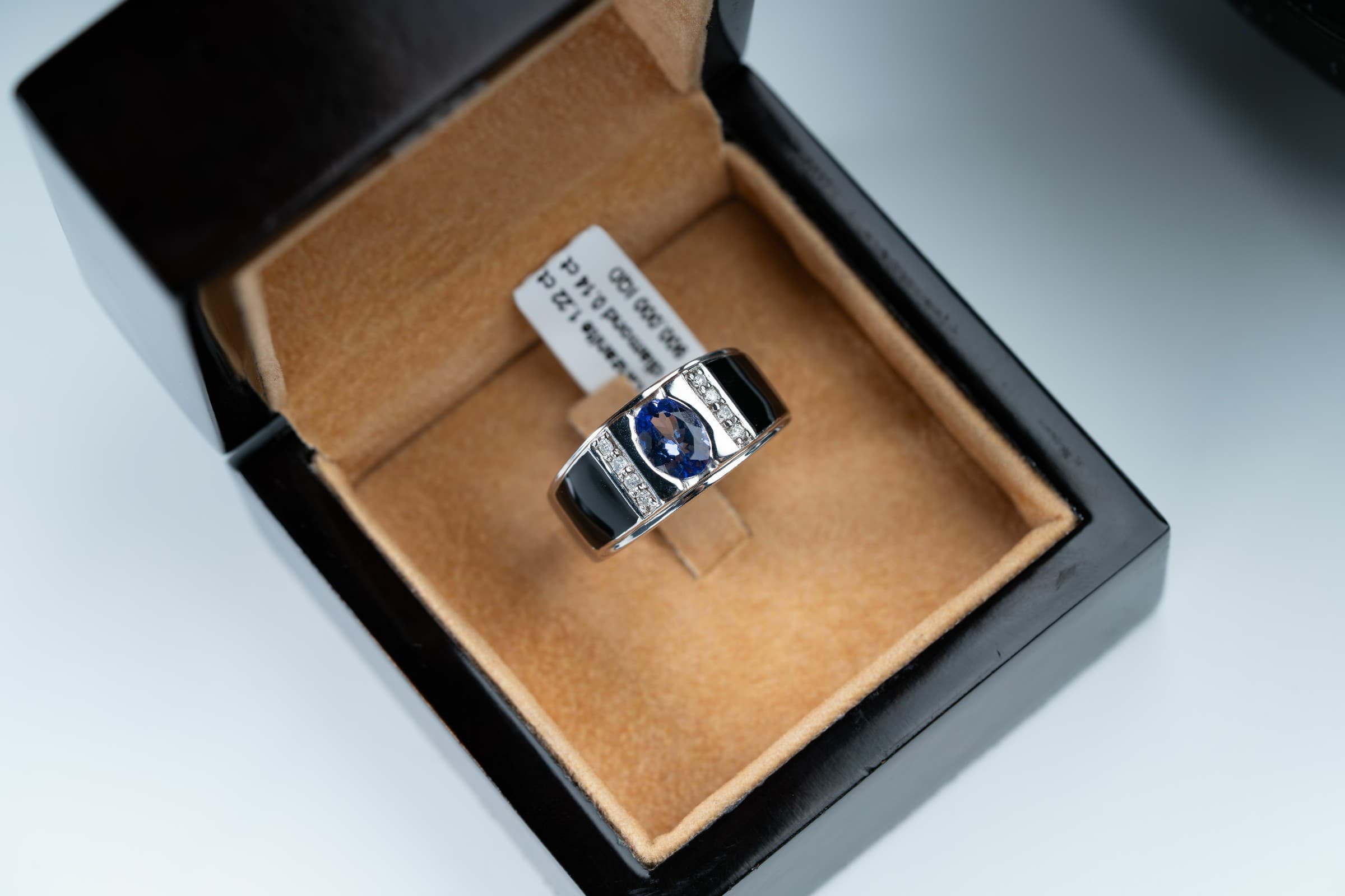 قطعة فريدة من حجر التنزنايت صياغة يدوية مع ترصيع الماس - خواتم رجالية, تشكيلة الرجال, تنزنايت