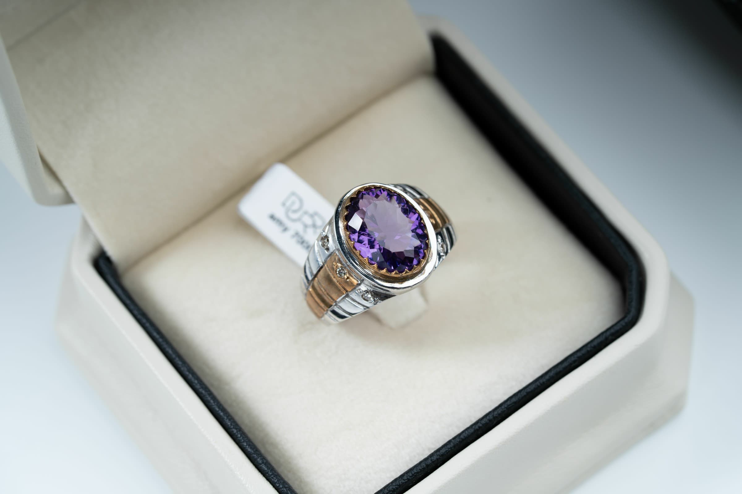 خاتم فاخر بحجر الجمشت وصياغة يدوية مميزة مع طلاء البرنج الذهبي - تشكيلة الرجال, خواتم رجالية, جمشت