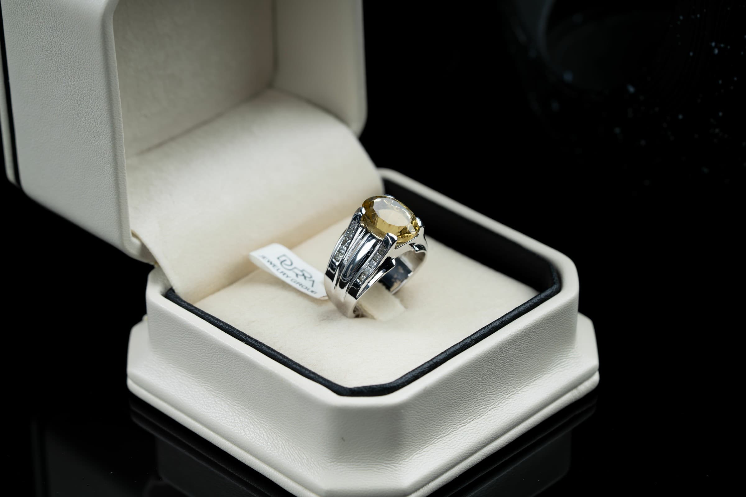 خاتم فاخر من الفضة المٌصاغ يدوياً مع حجر السترين وترصيع الالماس - تشكيلة الرجال, خواتم رجالية, سترين