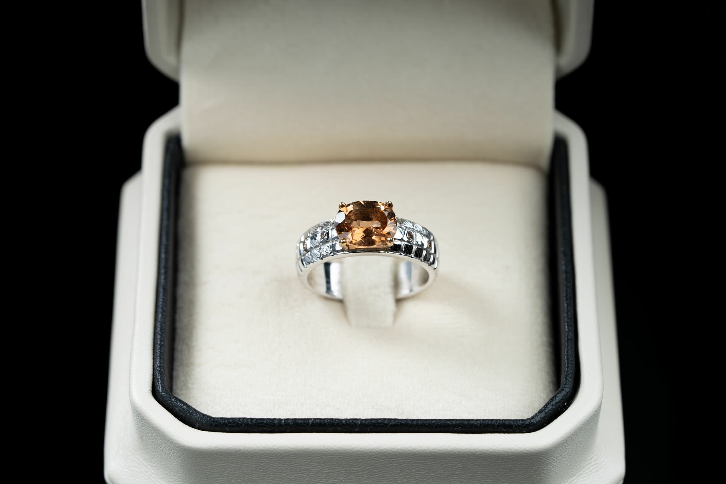 خاتم من النوادر بحجر التوباز الذهبي مصاغ يدوي مع ترصيع الماس - تشكيلة الرجال, خواتم رجالية, توباز