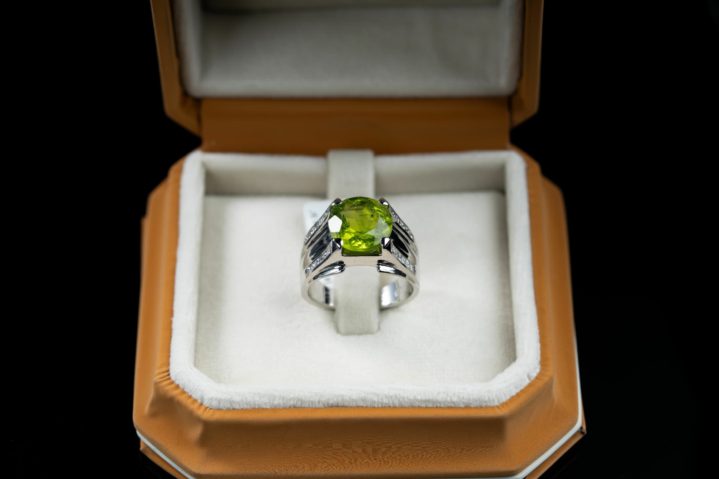 خاتم فضة  بحجر الزبرجد الأخضر مع ترصيع الماس - تشكيلة الرجال, خواتم رجالية, زبرجد