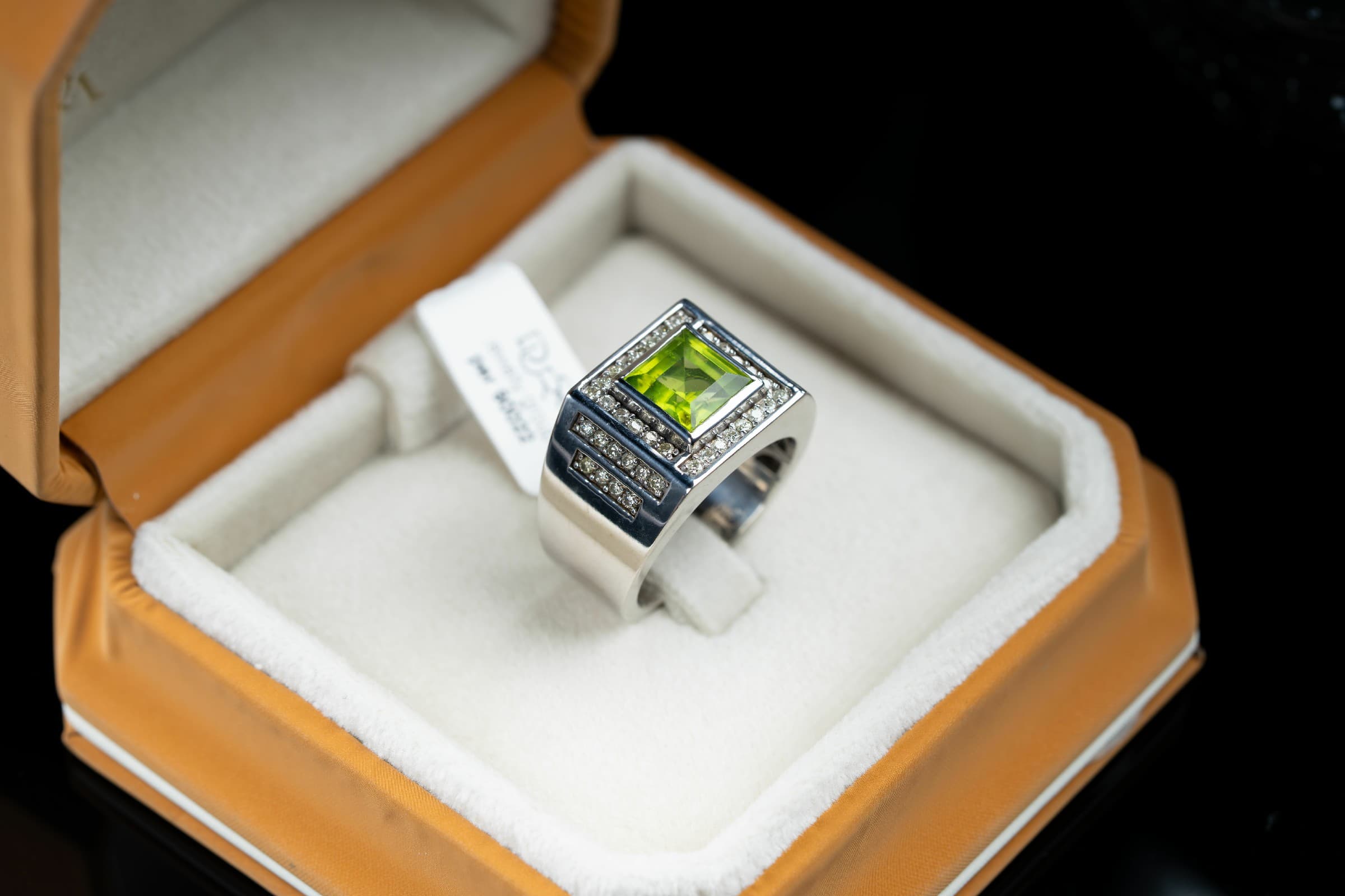 خاتم رجالي فاخر بالزبرجد والالماس - تشكيلة الرجال, خواتم رجالية, زبرجد