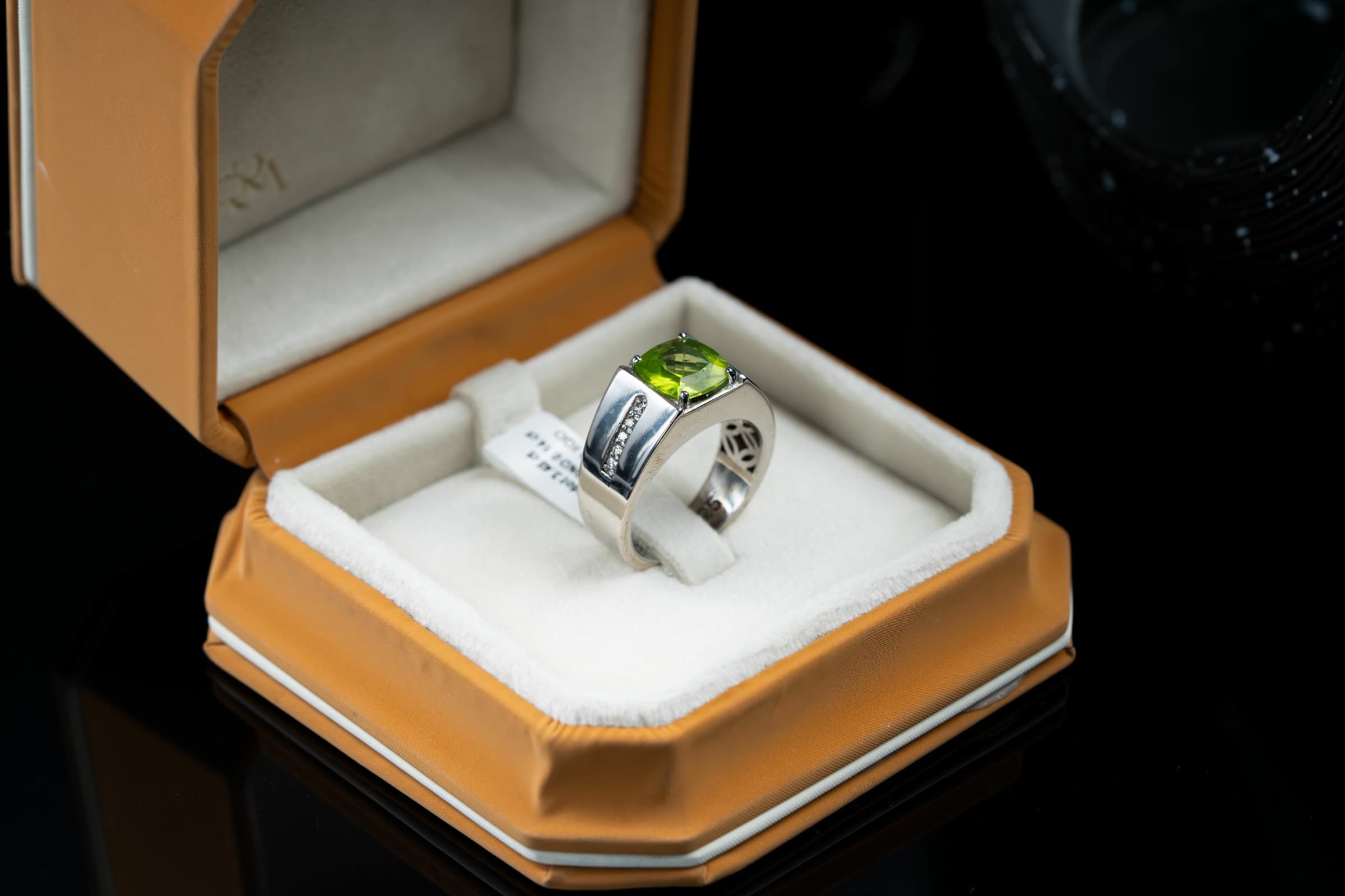 خاتم فضة مصاغ يدوي مع حجر الزبرجد الاخضر وترصيع الماس - تشكيلة الرجال, خواتم رجالية, زبرجد