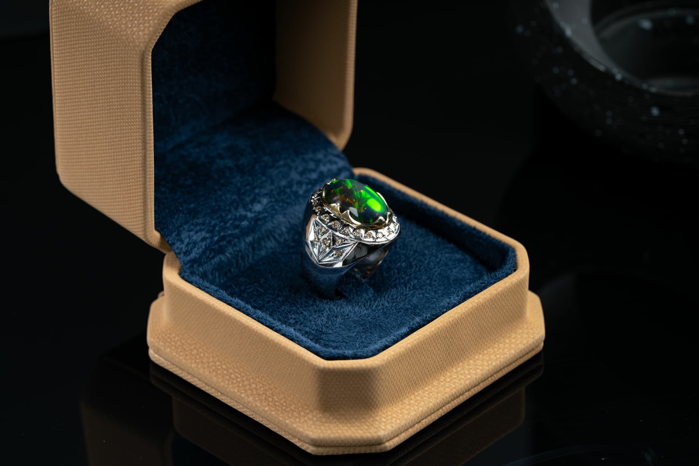 خاتم فضة صياغة يدوية بحجر الاوبال ومرصع الماس - تشكيلة الرجال, خواتم رجالية, أوبال أثيوبي