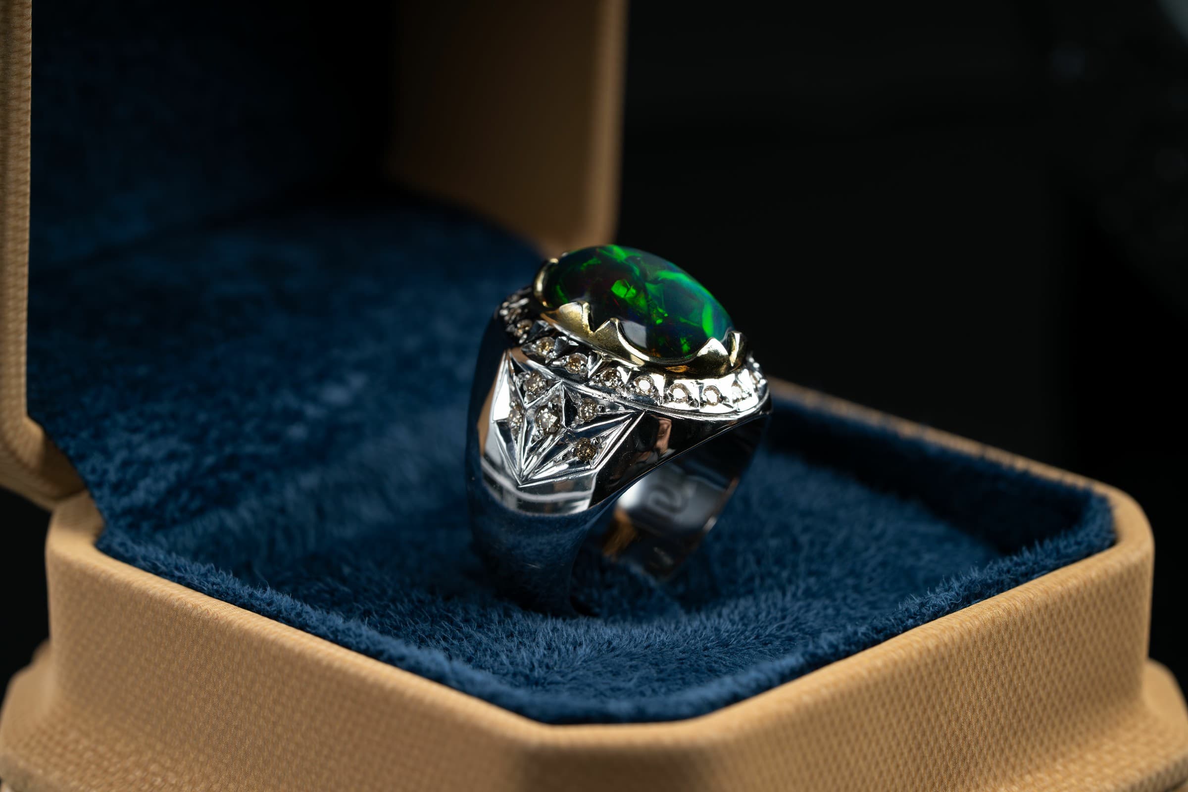 خاتم فضة صياغة يدوية بحجر الاوبال ومرصع الماس - تشكيلة الرجال, خواتم رجالية, أوبال أثيوبي