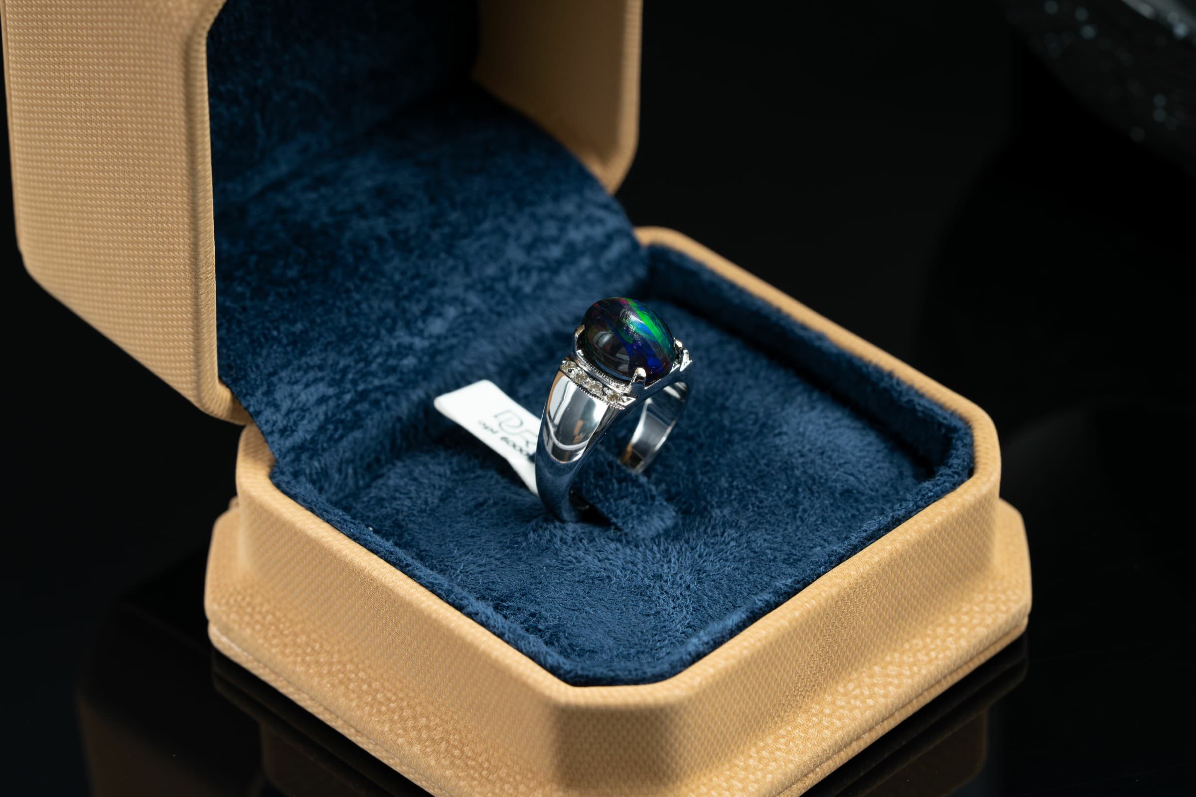 خاتم فضة صياغة يدوية بحجر الاوبال الاثيوبي مع ترصيع الماس - تشكيلة الرجال, خواتم رجالية, أوبال أثيوبي