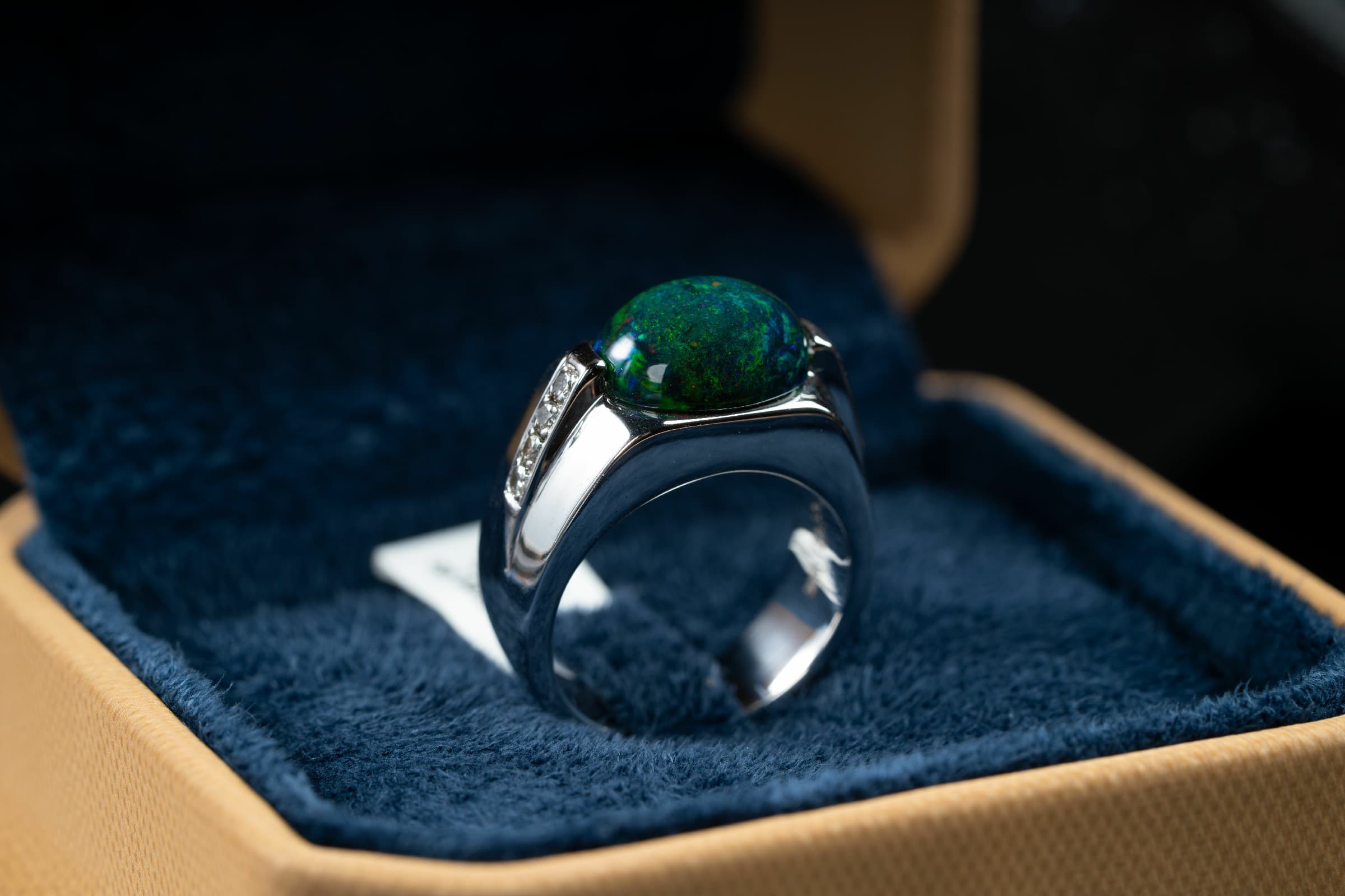 خاتم فضة مرصع بحجر الاوبال الاثيوبي والالماس  - تشكيلة الرجال, خواتم رجالية, أوبال أثيوبي