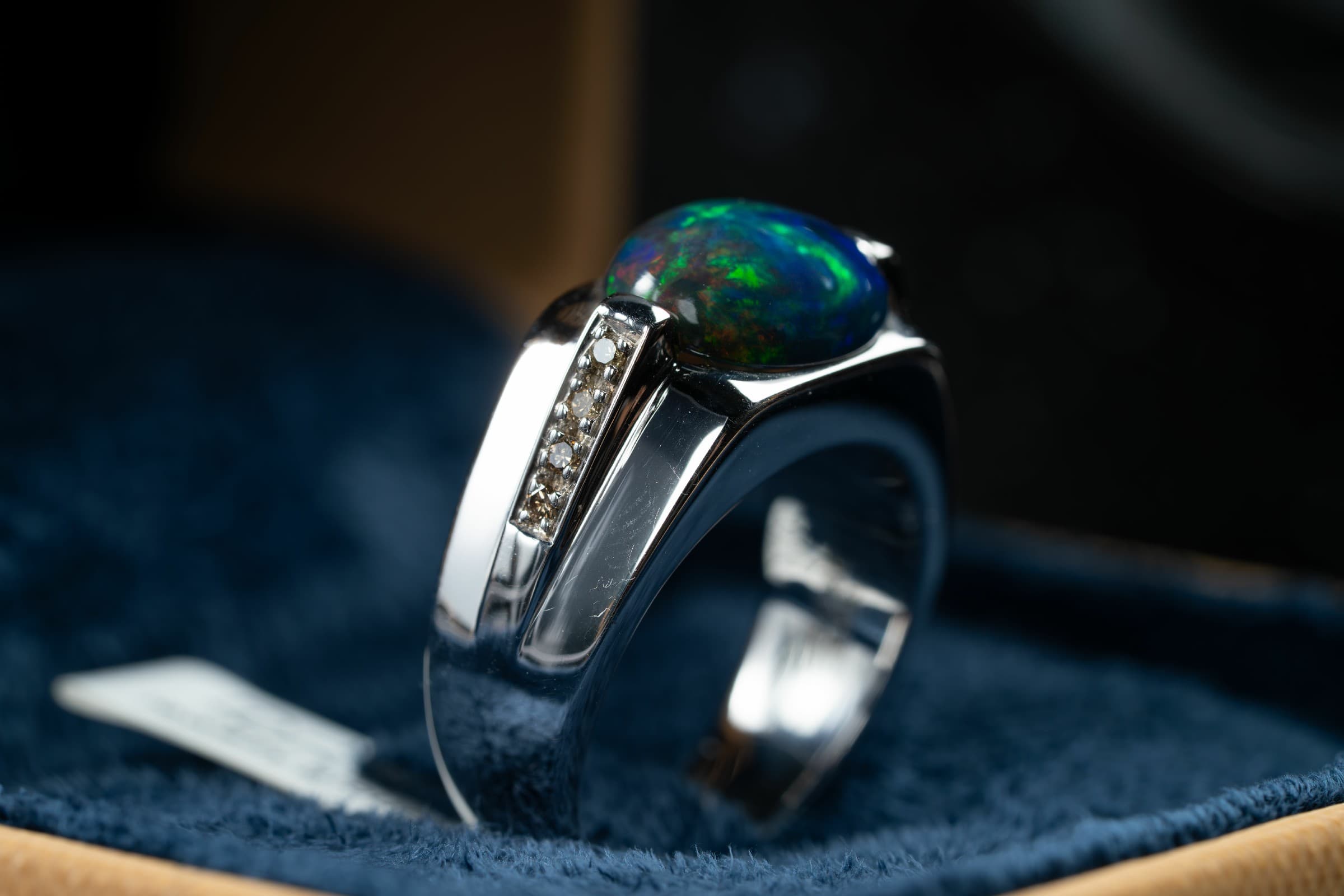 خاتم فضة صياغة يدوية بحجر الاوبال مع ترصيع الماس - تشكيلة الرجال, خواتم رجالية, أوبال أثيوبي