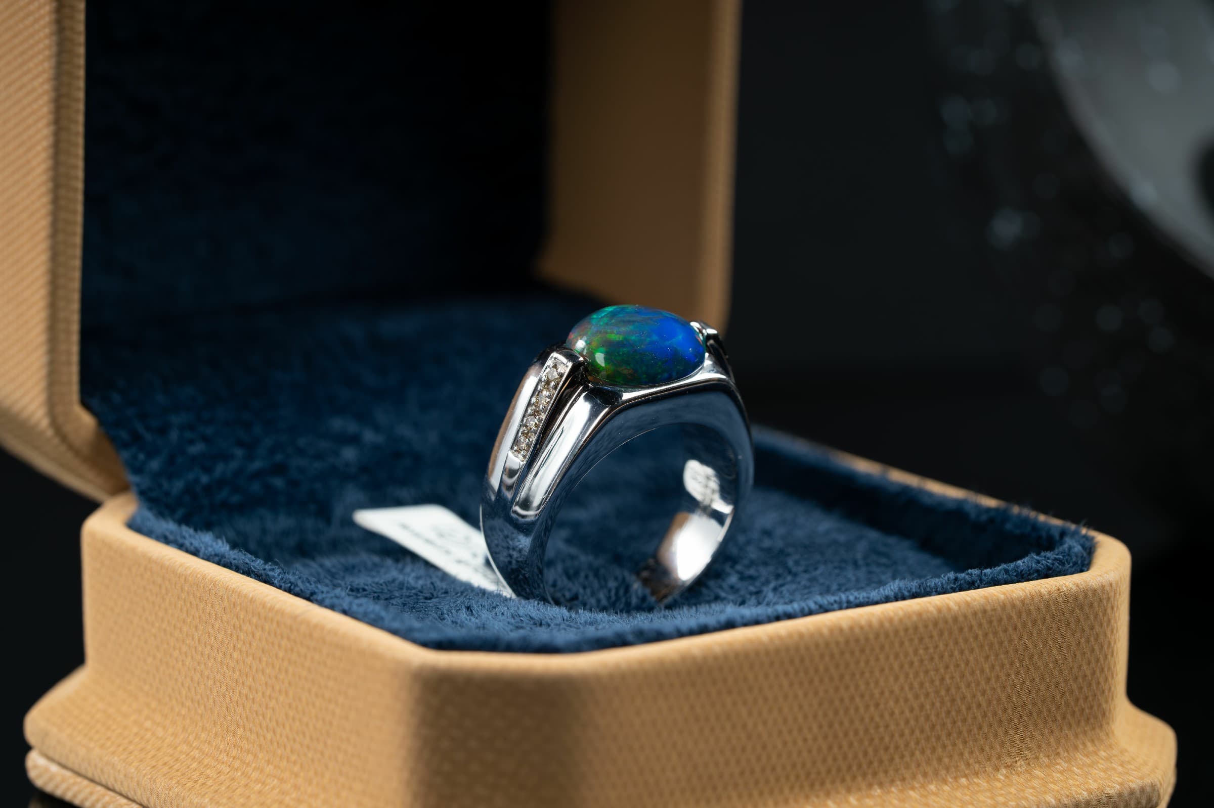 خاتم فضة صياغة يدوية بحجر الاوبال مع ترصيع الماس - تشكيلة الرجال, خواتم رجالية, أوبال أثيوبي