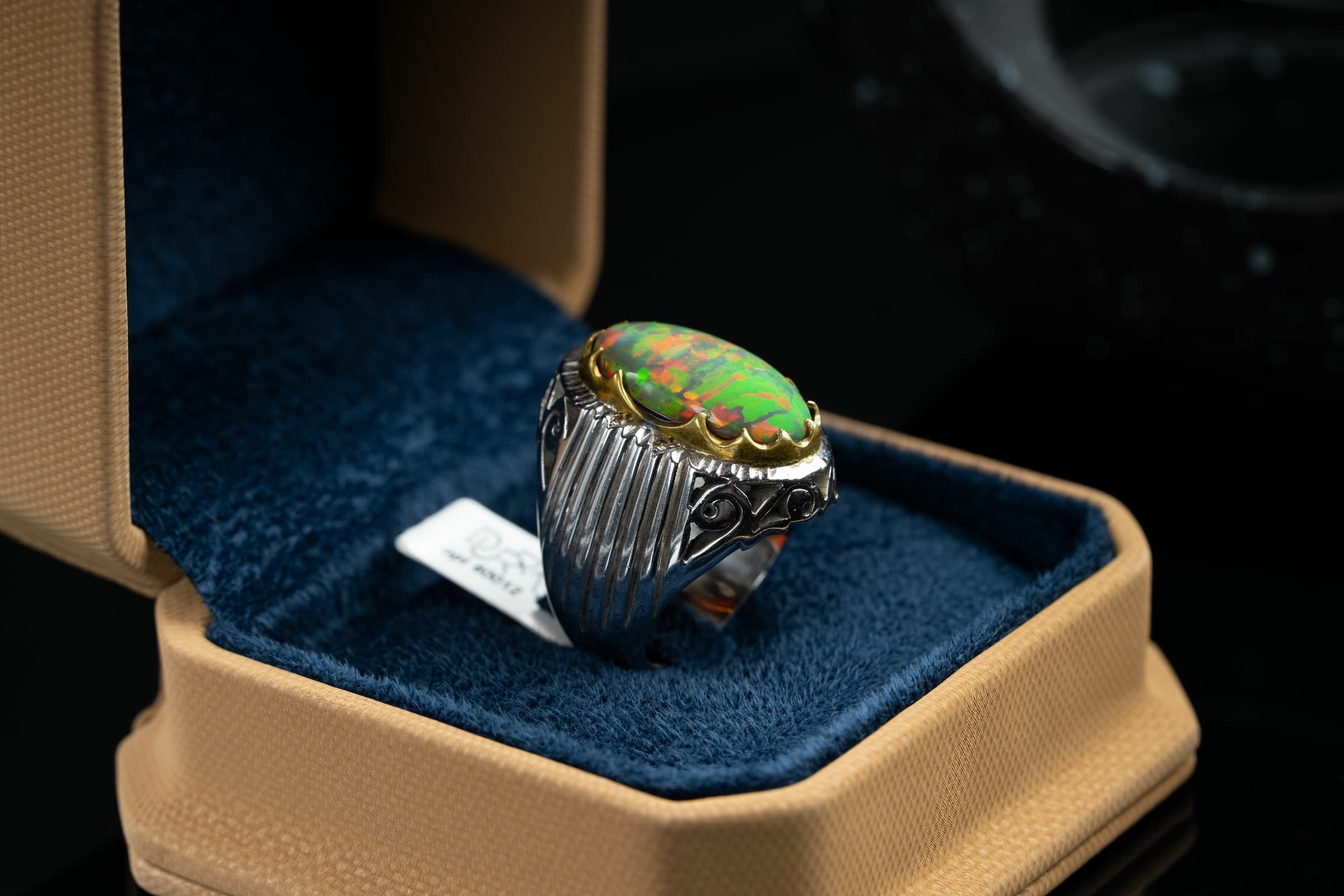 خاتم فضة فاخر بحجر الأوبال الاثيوبي مع ترصيع الالماس - تشكيلة الرجال, خواتم رجالية, أوبال أثيوبي