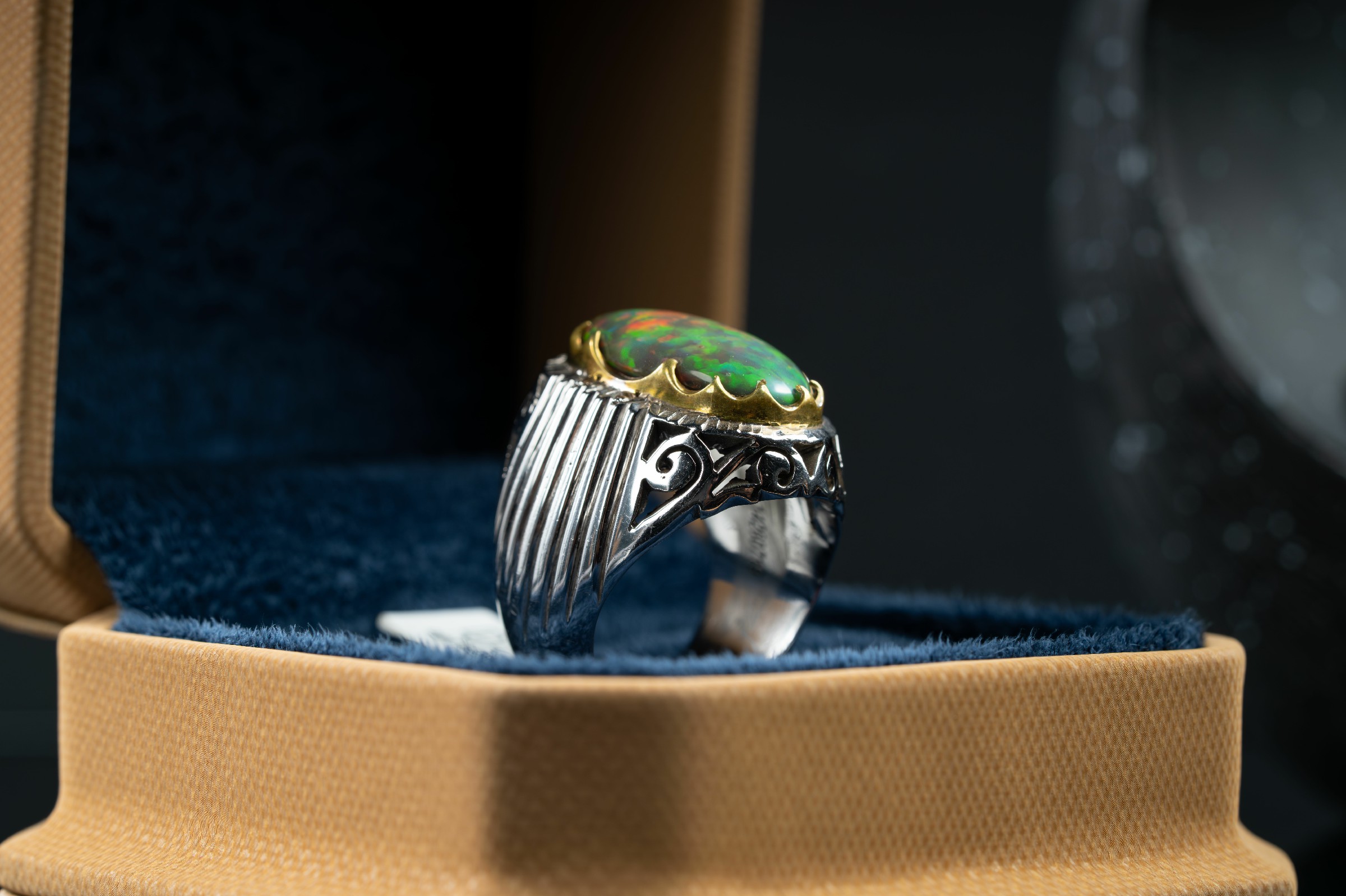 خاتم فضة فاخر بحجر الأوبال الاثيوبي مع ترصيع الالماس - تشكيلة الرجال, خواتم رجالية, أوبال أثيوبي