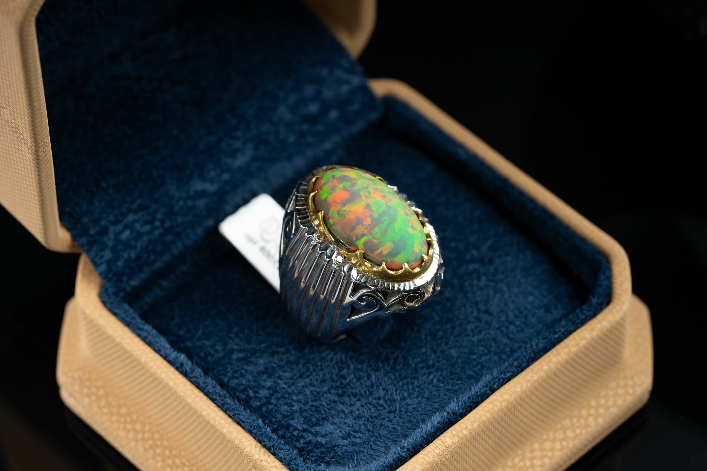 خاتم فضة فاخر بحجر الأوبال الاثيوبي مع ترصيع الالماس - تشكيلة الرجال, خواتم رجالية, أوبال أثيوبي