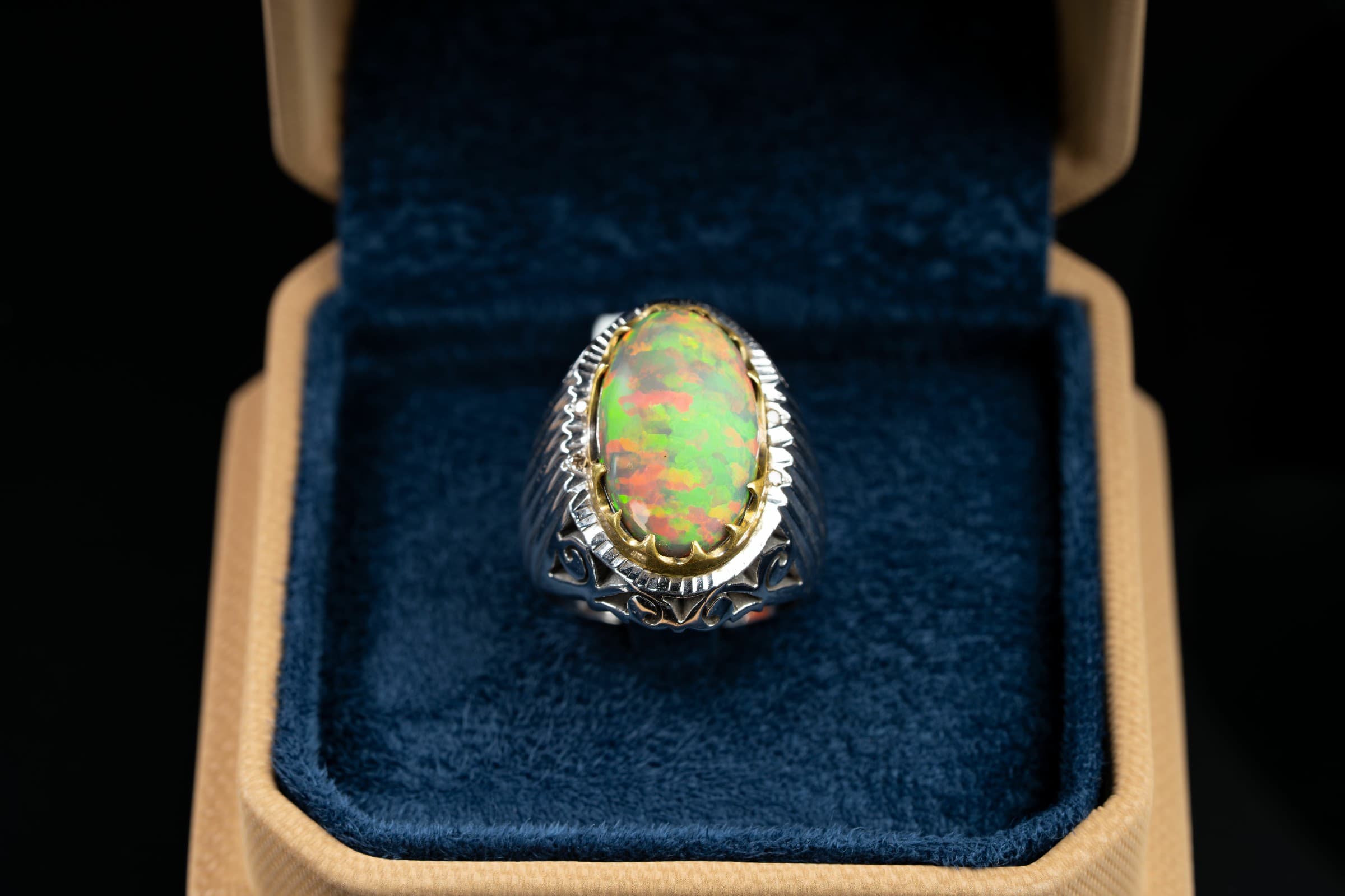 خاتم فضة فاخر بحجر الأوبال الاثيوبي مع ترصيع الالماس - تشكيلة الرجال, خواتم رجالية, أوبال أثيوبي