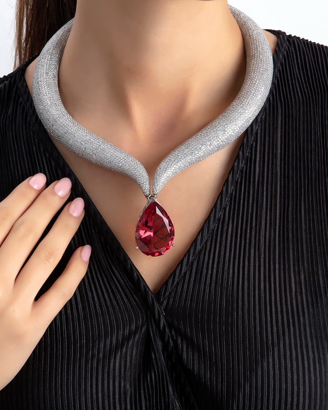 عقد "روبي هالو" الفاخر المرصع بالزركون وحجر الروبي الأحمر - تشكيلة النساء, قلائد نسائية