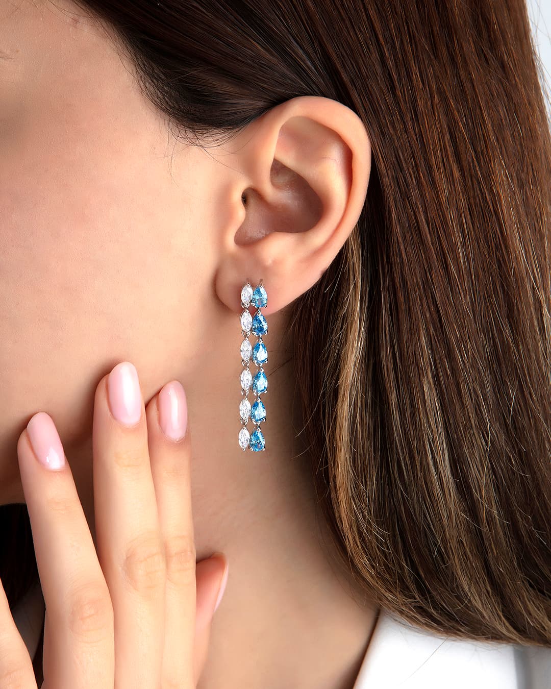 أقراط متدلية طويلة مرصعة بالزركون الأبيض والأزرق السماوي - تشكيلة النساء