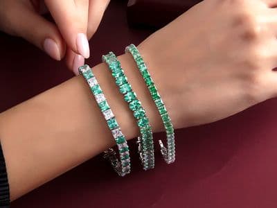 أساور نسائية