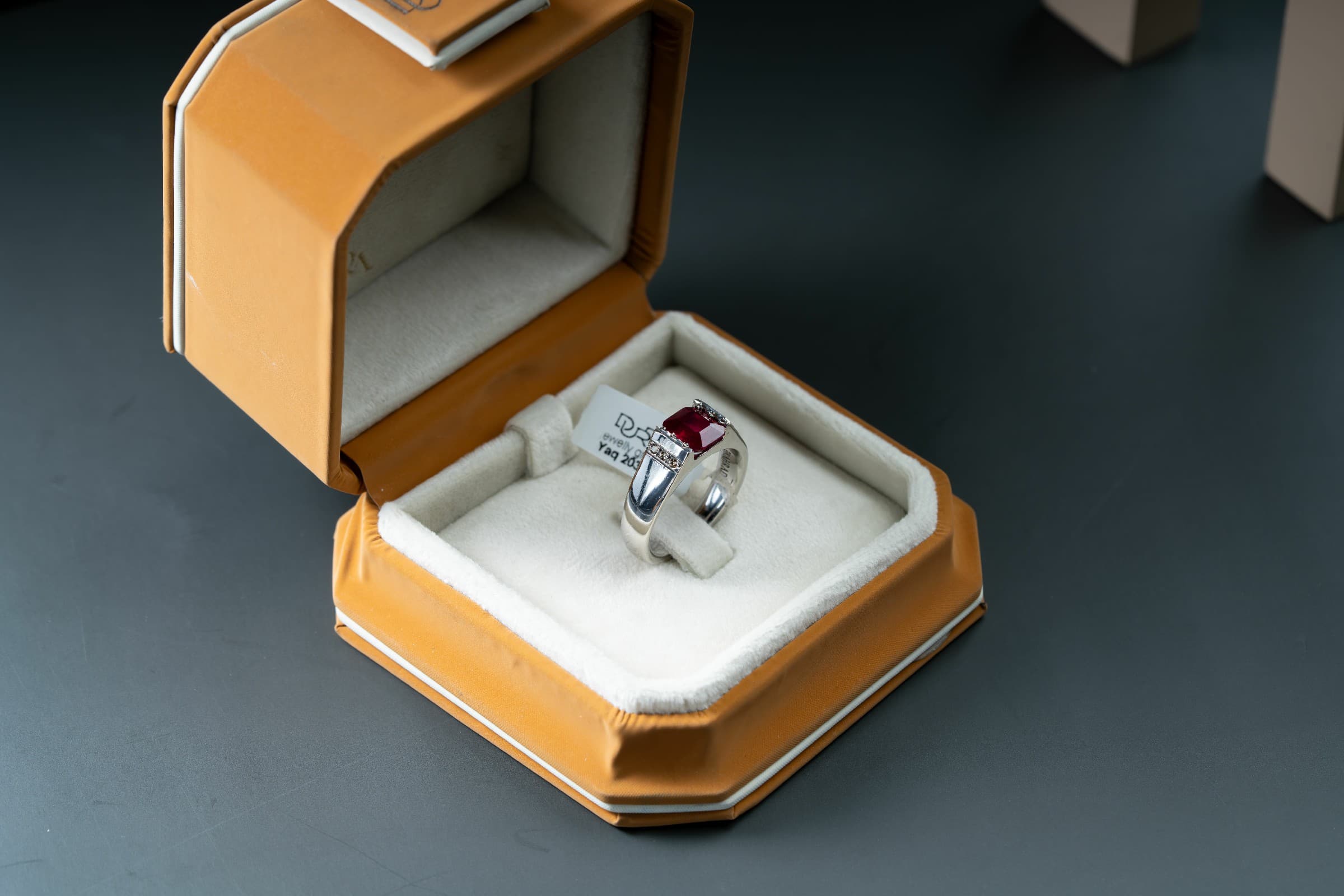 خاتم فضة رجالي صياغة يدوية بحجر الياقوت الافريقي مع ترصيع الماس - تشكيلة الرجال, خواتم رجالية, ياقوت