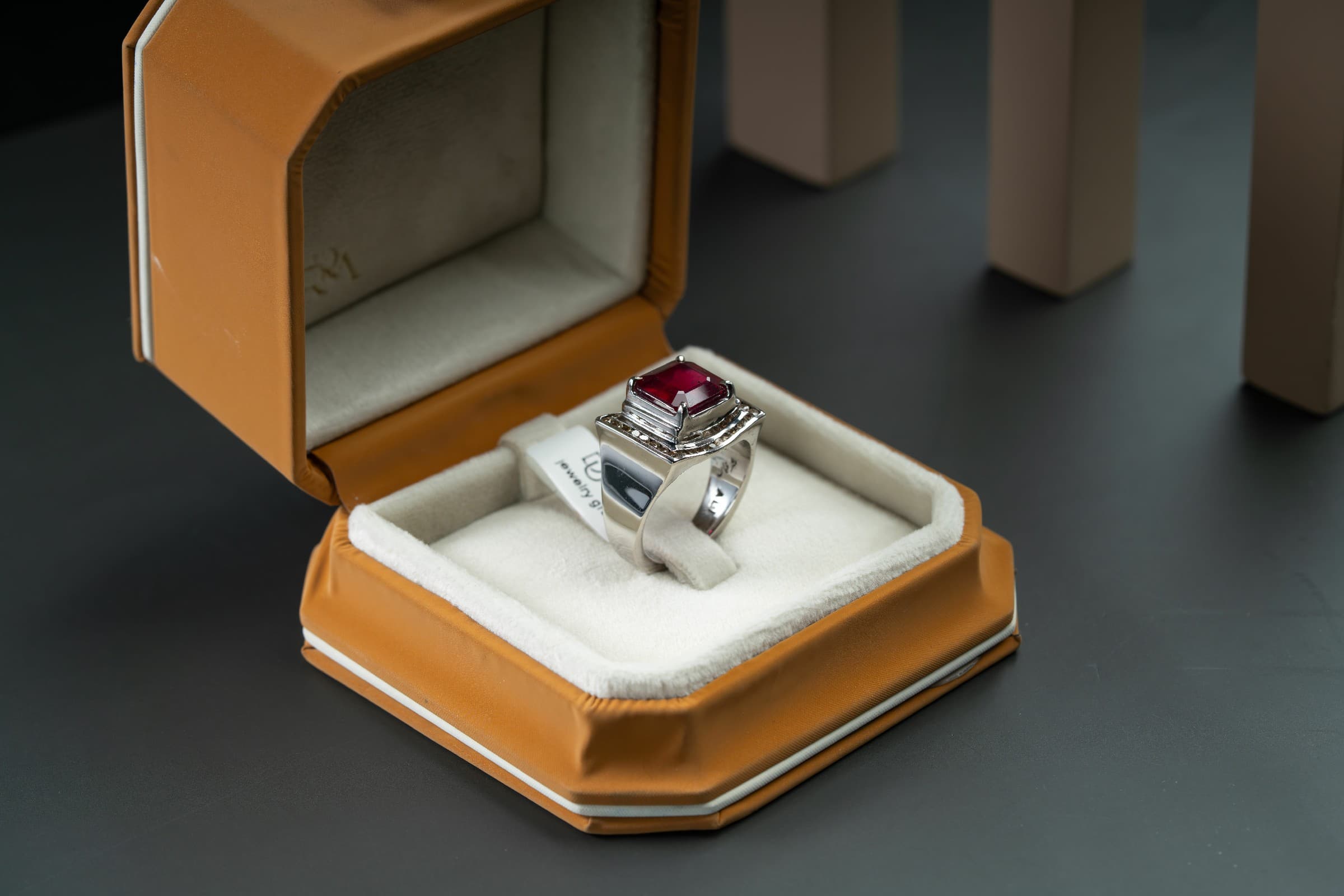 خاتم رجالي صياغة يدوية بحجر الياقوت الافريقي - تشكيلة الرجال, خواتم رجالية, ياقوت